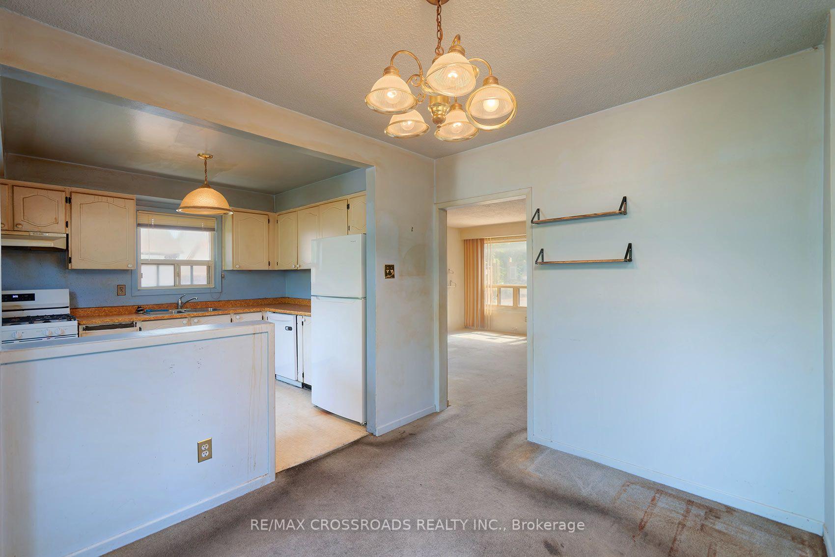 Photo 10 of 54 Omega Square, Brampton, Heart Lake East — HOMEH