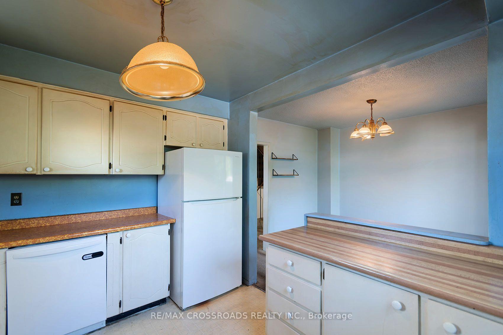 Photo 11 of 54 Omega Square, Brampton, Heart Lake East — HOMEH