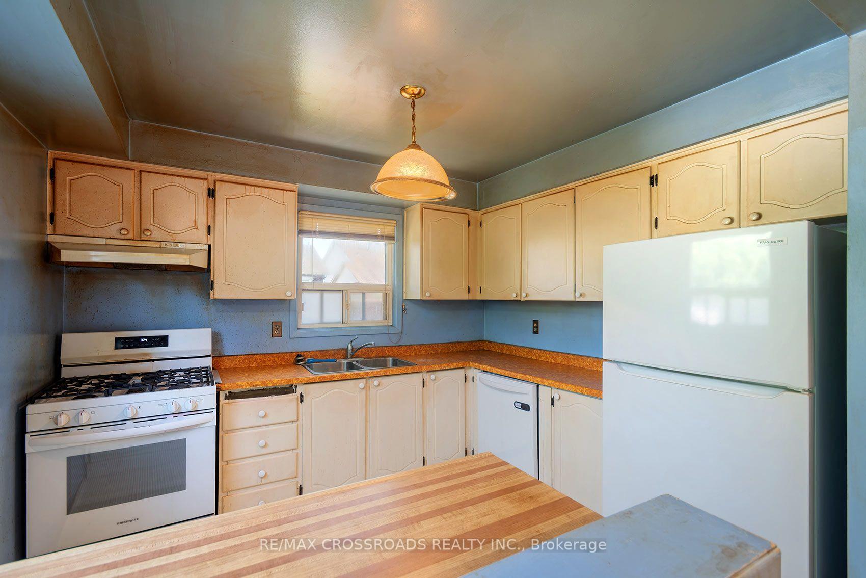 Photo 12 of 54 Omega Square, Brampton, Heart Lake East — HOMEH