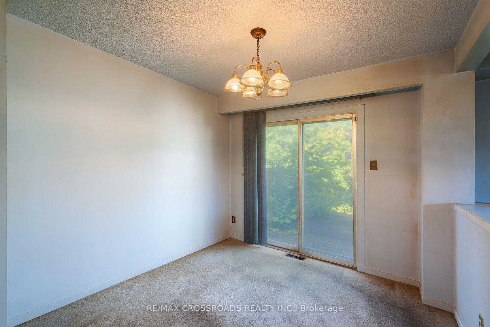 Photo 14 of 54 Omega Square, Brampton, Heart Lake East — HOMEH