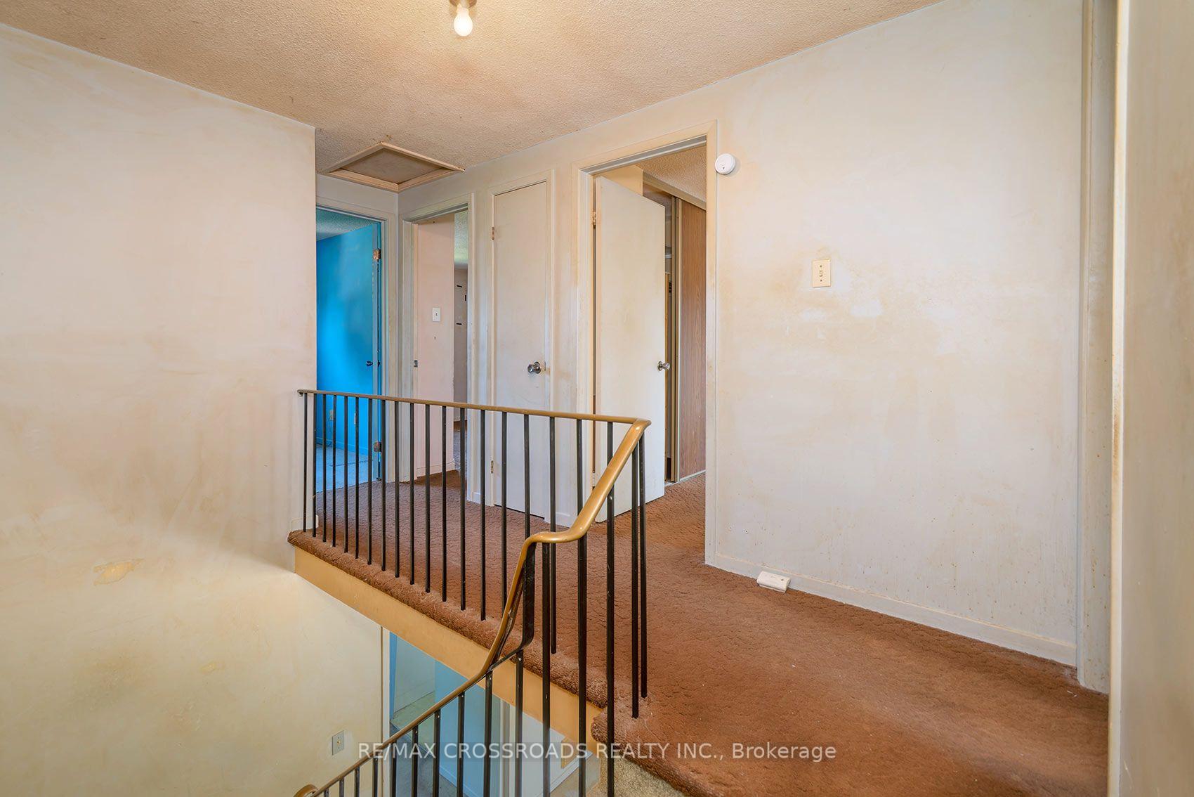 Photo 16 of 54 Omega Square, Brampton, Heart Lake East — HOMEH