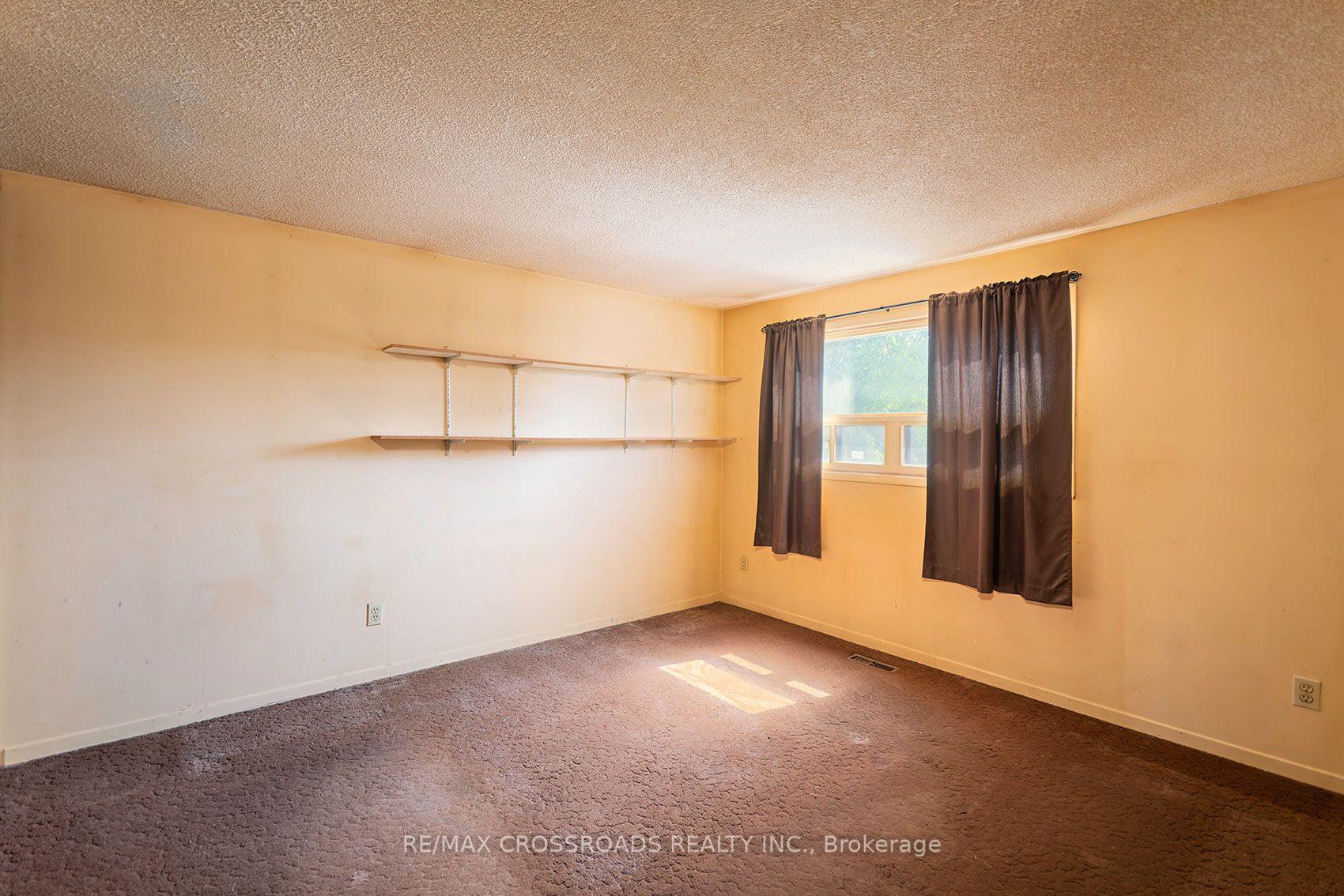 Photo 17 of 54 Omega Square, Brampton, Heart Lake East — HOMEH