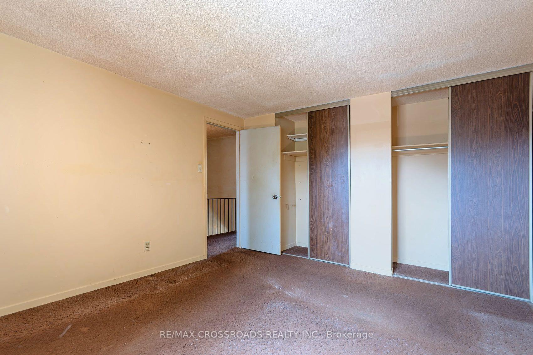 Photo 18 of 54 Omega Square, Brampton, Heart Lake East — HOMEH