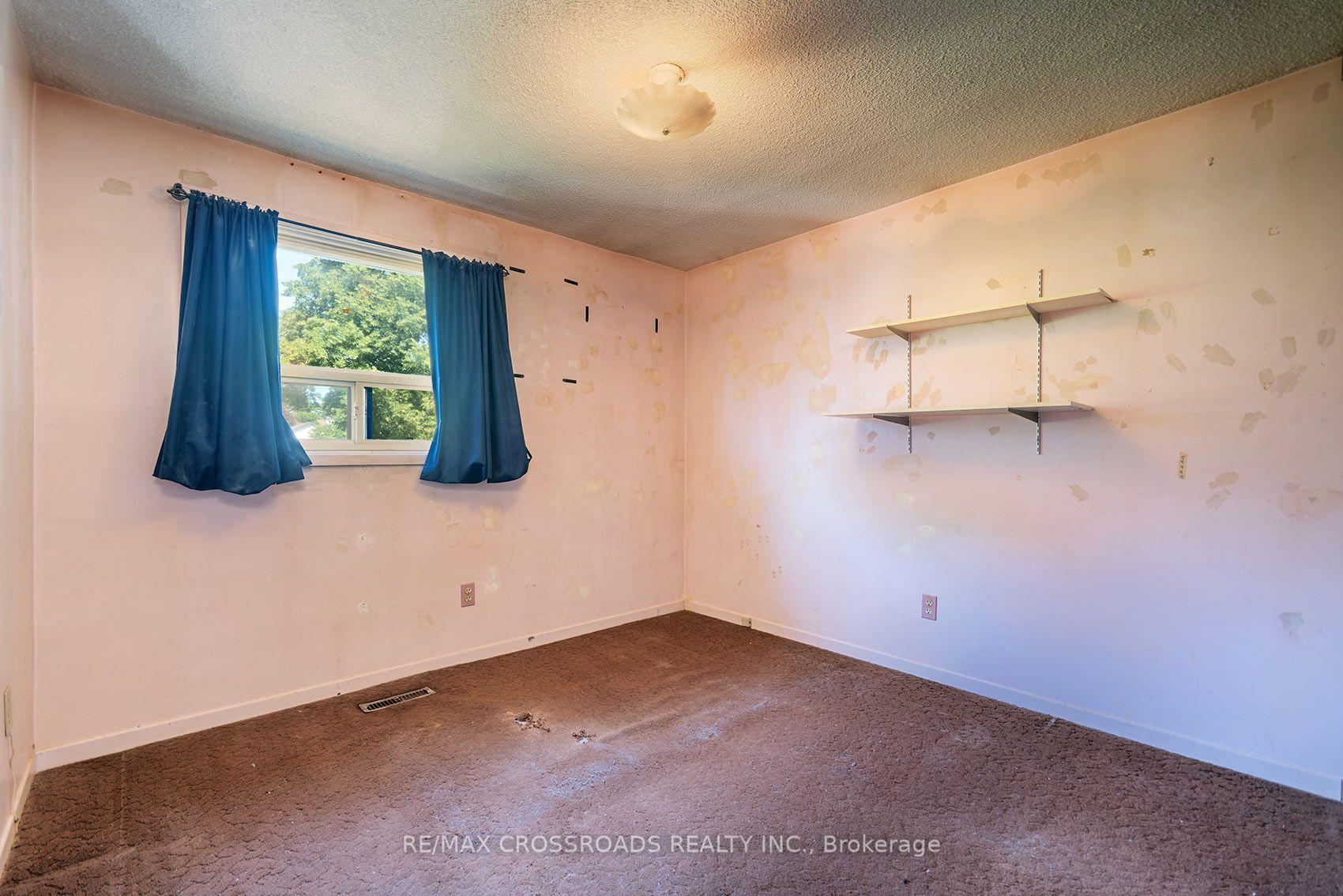 Photo 19 of 54 Omega Square, Brampton, Heart Lake East — HOMEH