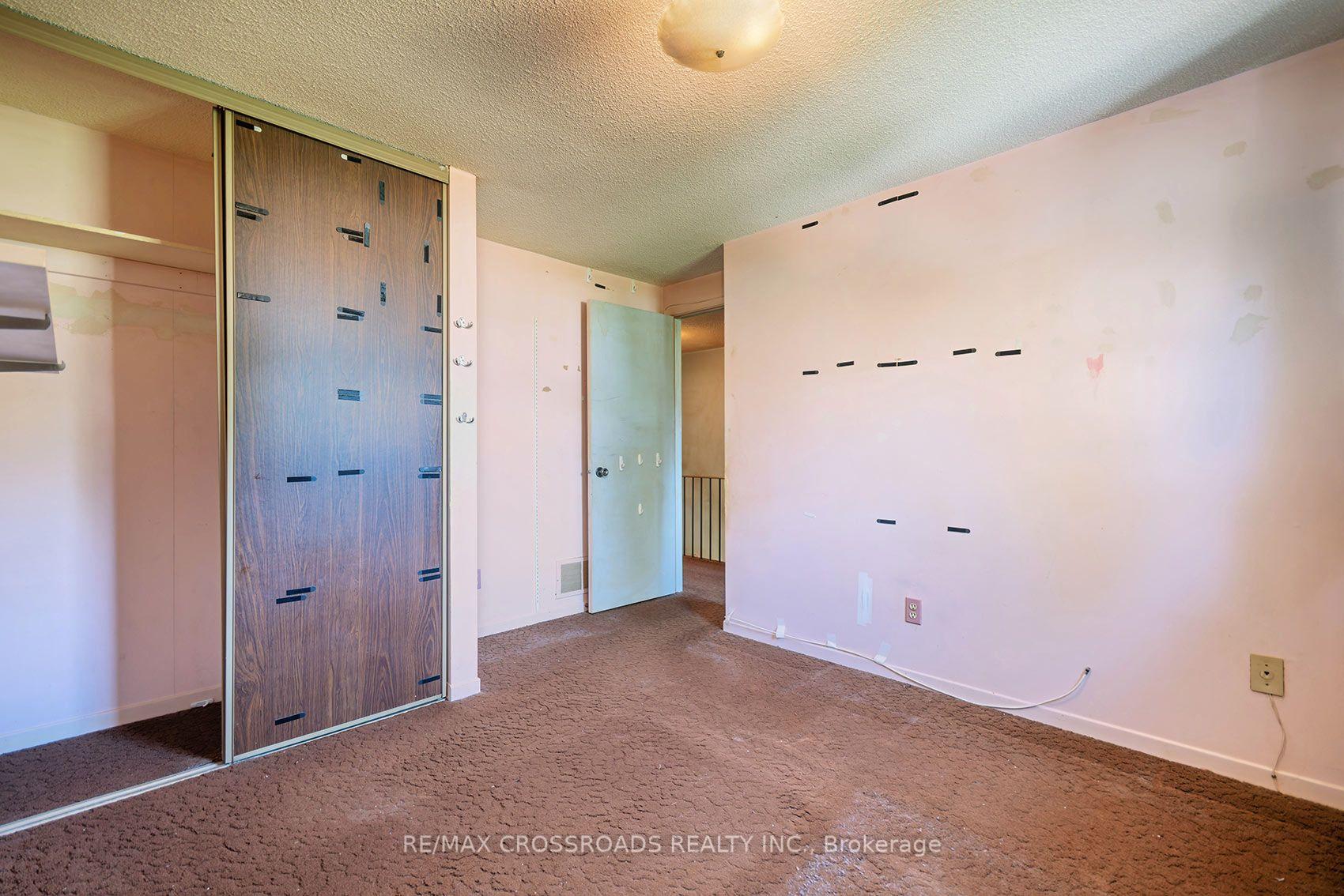 Photo 20 of 54 Omega Square, Brampton, Heart Lake East — HOMEH