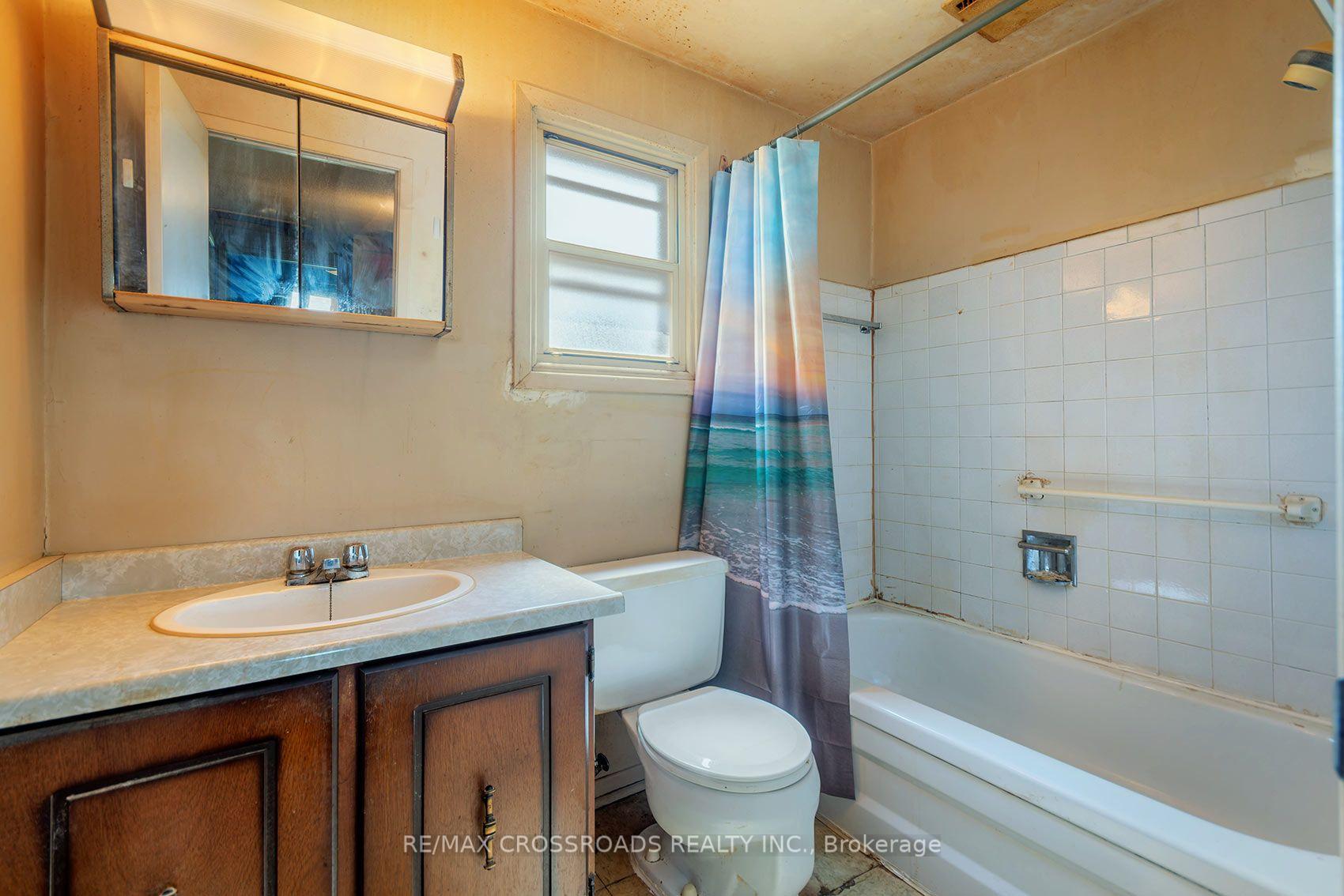 Photo 23 of 54 Omega Square, Brampton, Heart Lake East — HOMEH