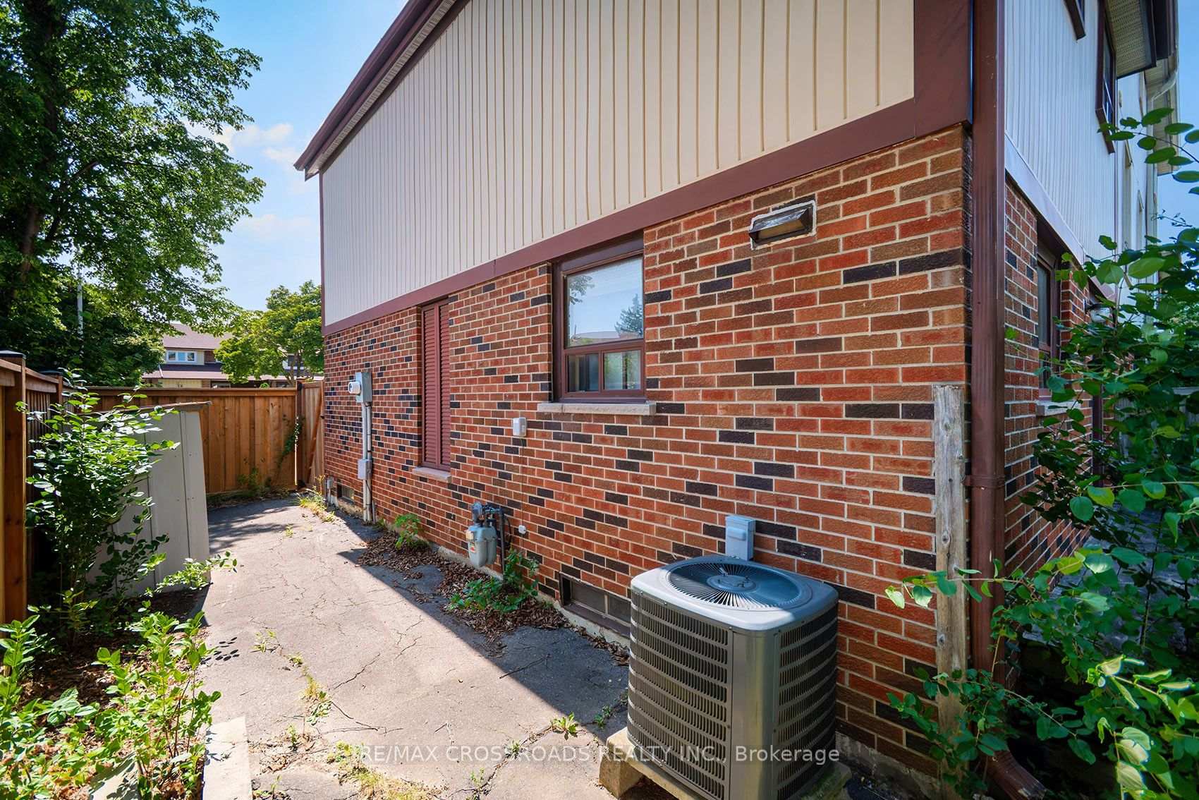 Photo 38 of 54 Omega Square, Brampton, Heart Lake East — HOMEH
