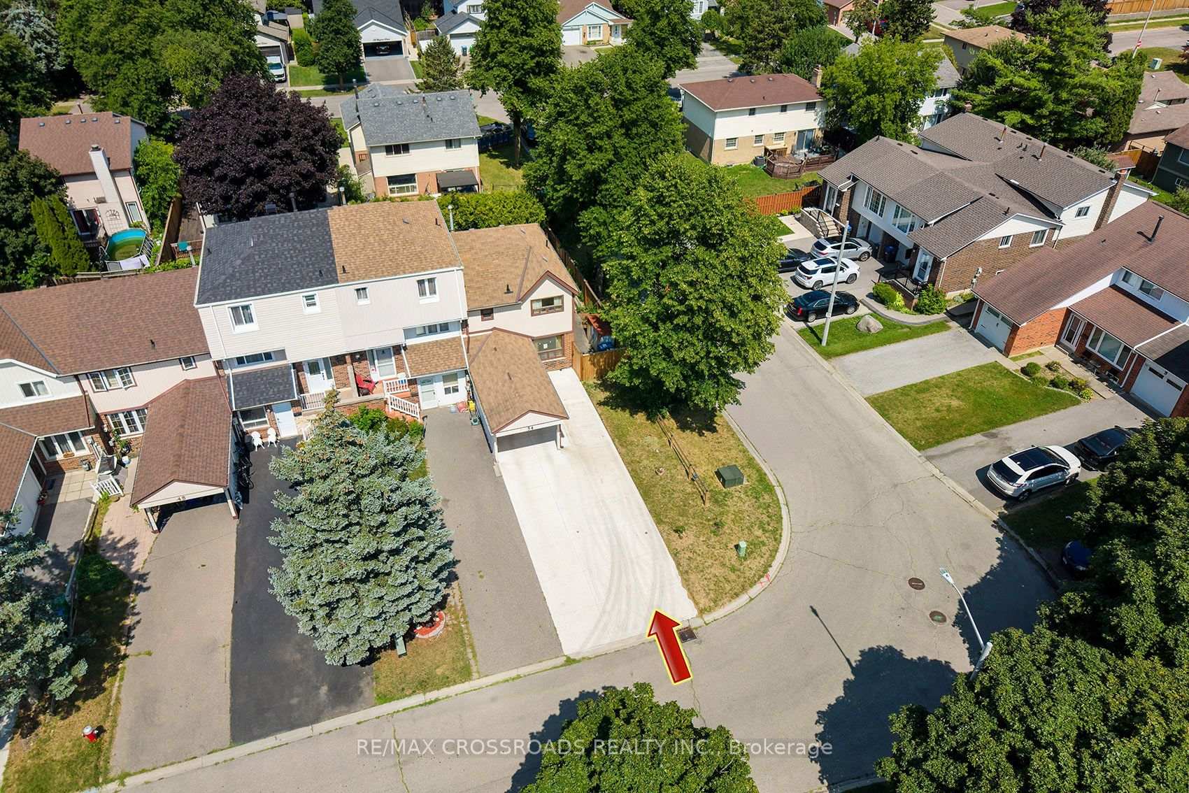 Photo 39 of 54 Omega Square, Brampton, Heart Lake East — HOMEH