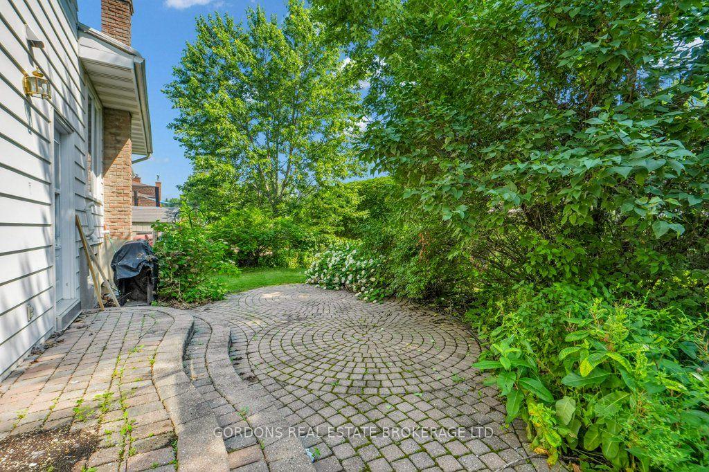 Photo 4 of 25 Eastpark Drive, Ottawa, Blackburn Hamlet — HOMEH