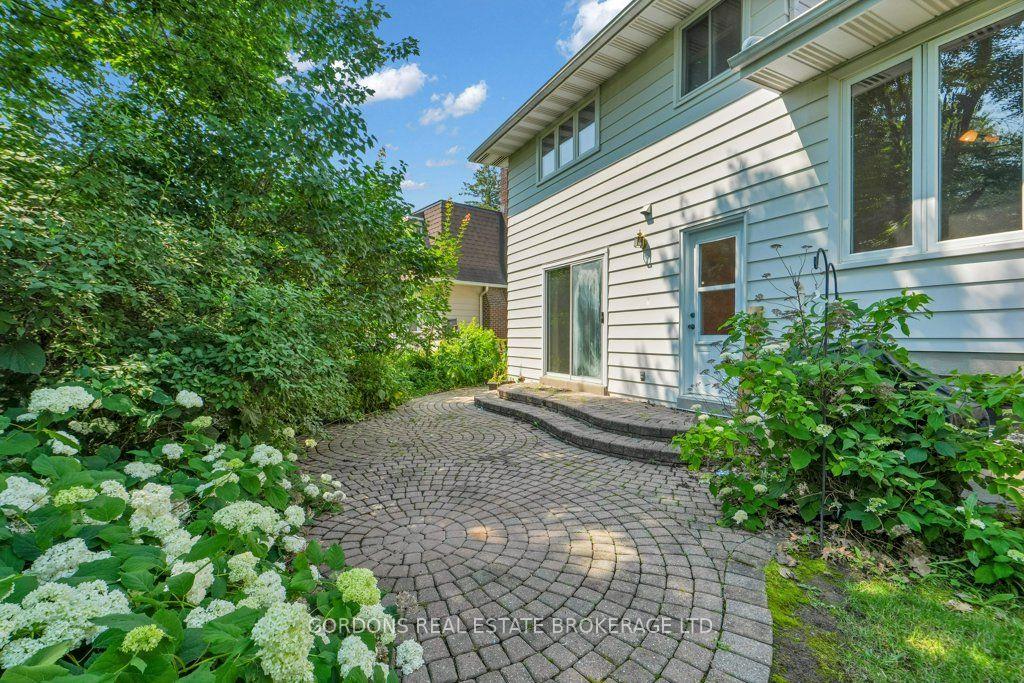 Photo 5 of 25 Eastpark Drive, Ottawa, Blackburn Hamlet — HOMEH