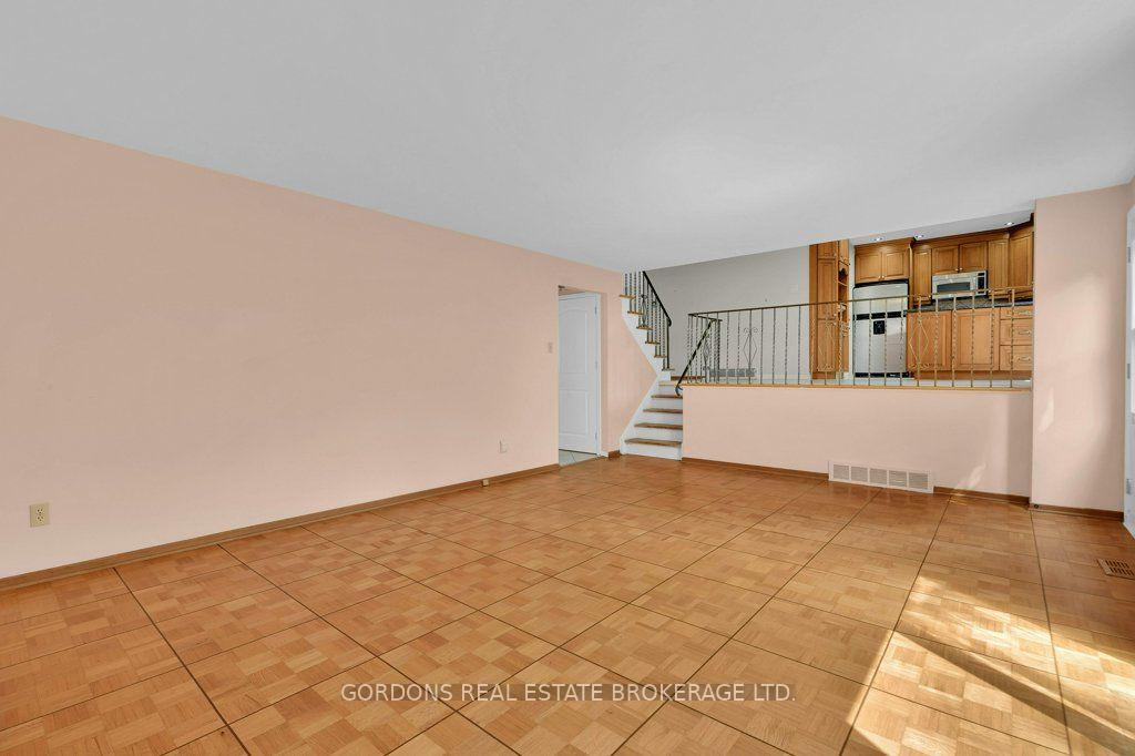 Photo 12 of 25 Eastpark Drive, Ottawa, Blackburn Hamlet — HOMEH