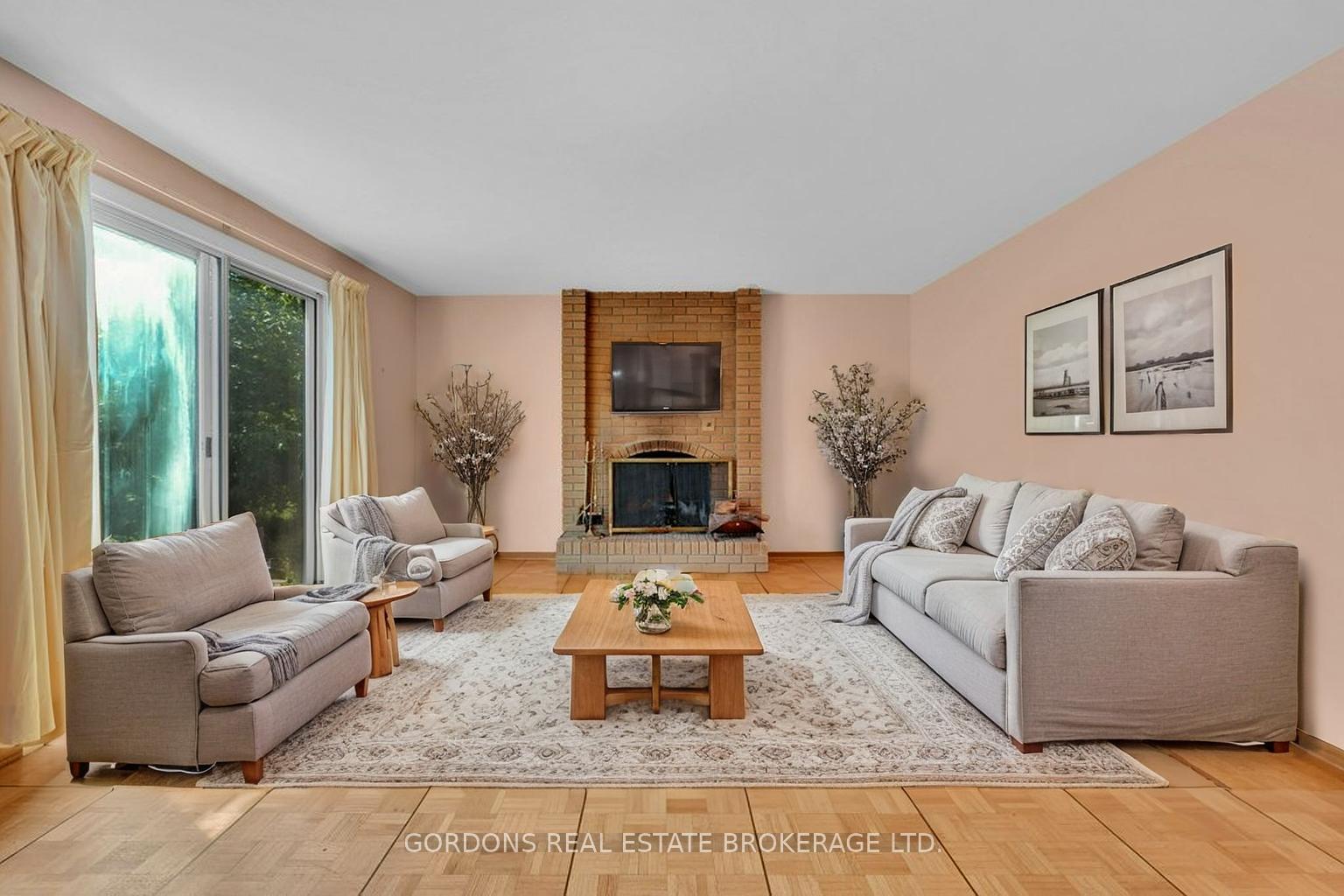 Photo 13 of 25 Eastpark Drive, Ottawa, Blackburn Hamlet — HOMEH