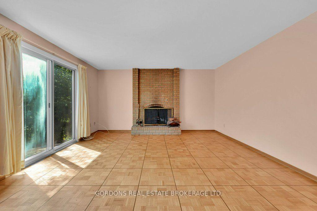 Photo 14 of 25 Eastpark Drive, Ottawa, Blackburn Hamlet — HOMEH