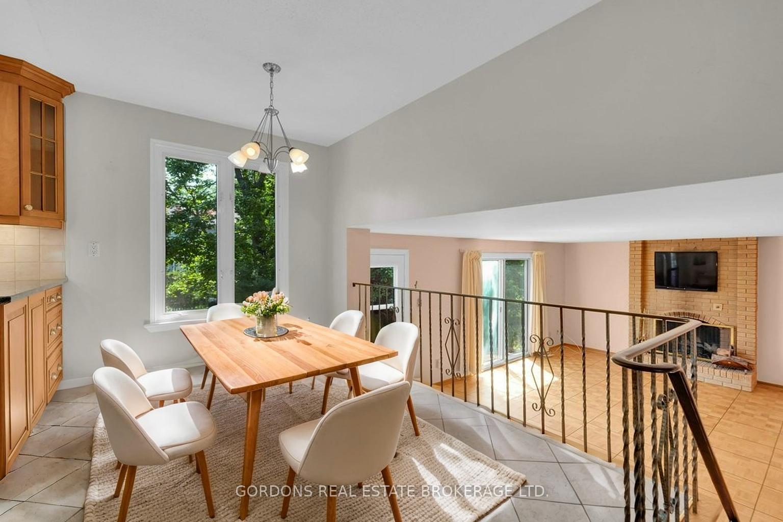 Photo 15 of 25 Eastpark Drive, Ottawa, Blackburn Hamlet — HOMEH