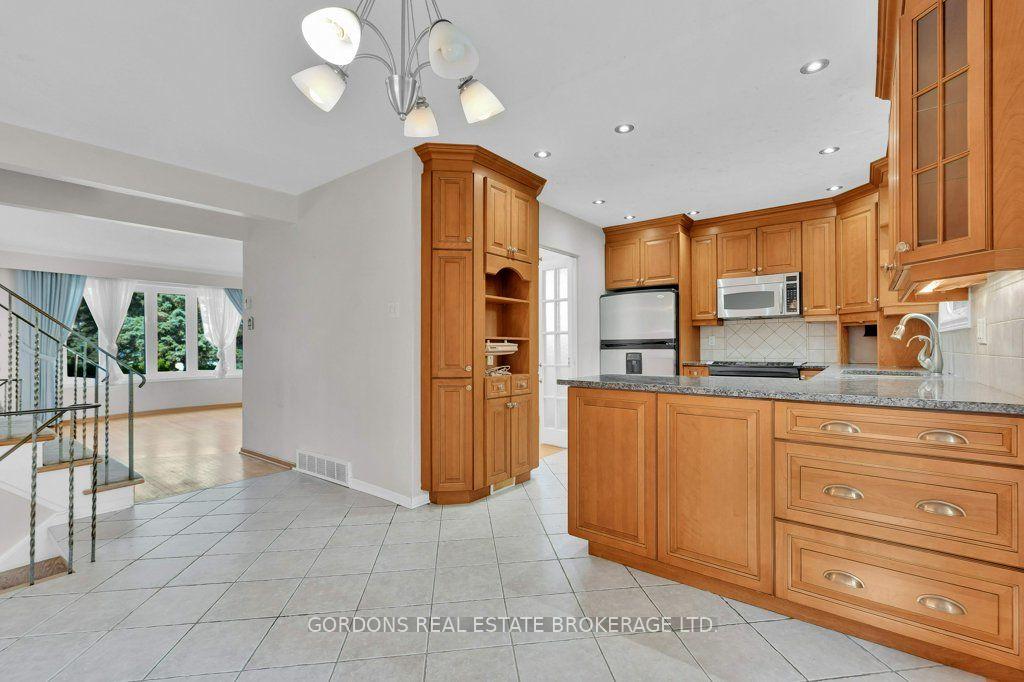 Photo 17 of 25 Eastpark Drive, Ottawa, Blackburn Hamlet — HOMEH