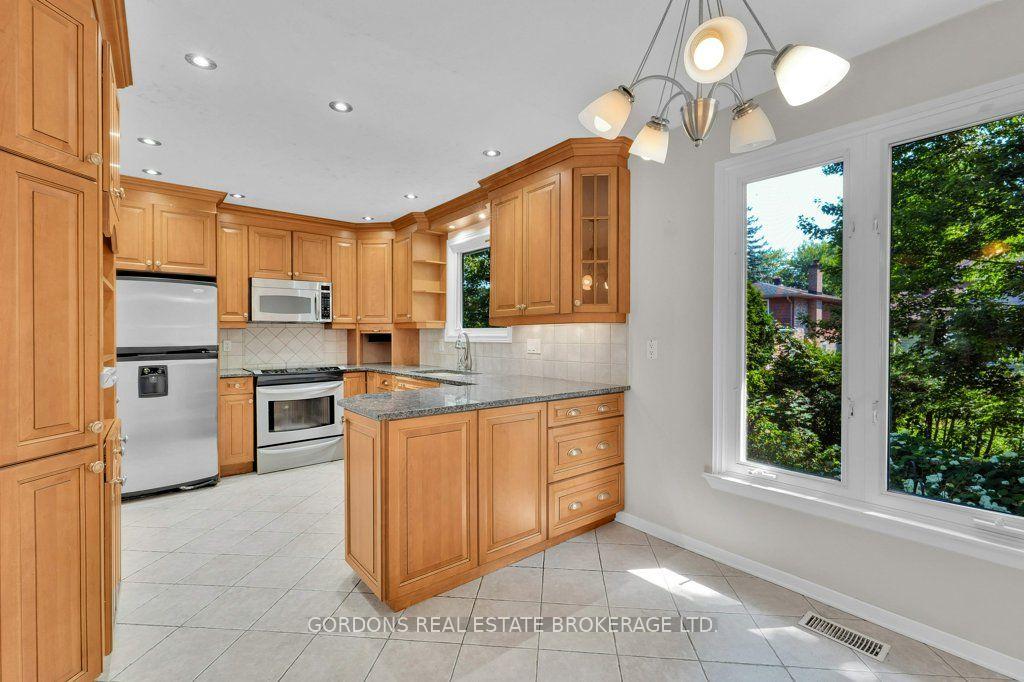 Photo 18 of 25 Eastpark Drive, Ottawa, Blackburn Hamlet — HOMEH