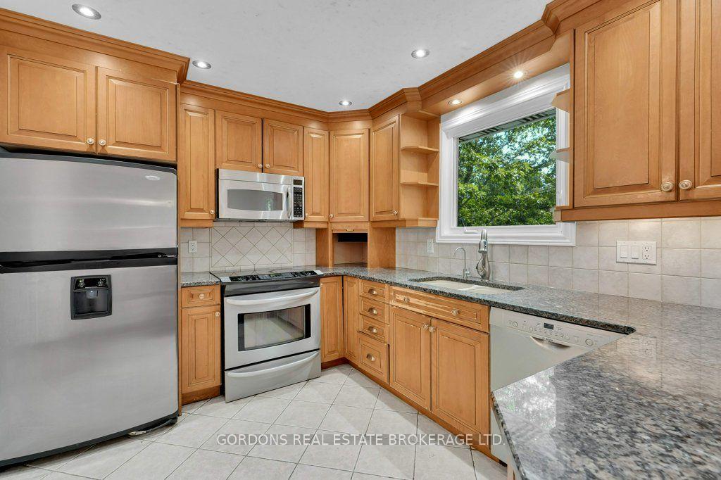 Photo 19 of 25 Eastpark Drive, Ottawa, Blackburn Hamlet — HOMEH