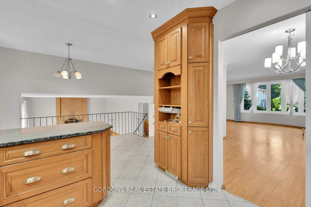 Photo 21 of 25 Eastpark Drive, Ottawa, Blackburn Hamlet — HOMEH