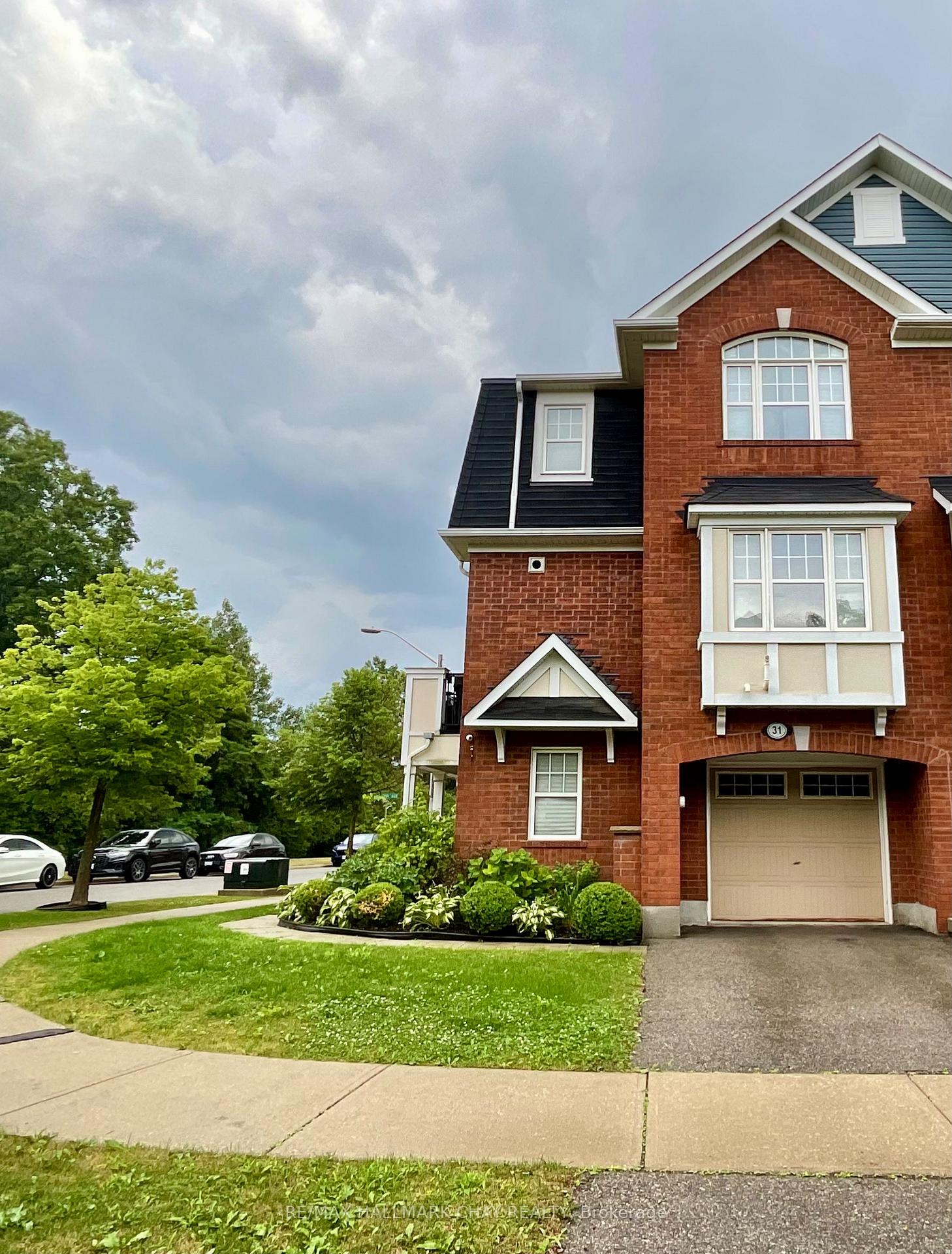 Photo 2 of 31 Colonel Frank Ching Crescent, Brampton, Fletcher's West — HOMEH