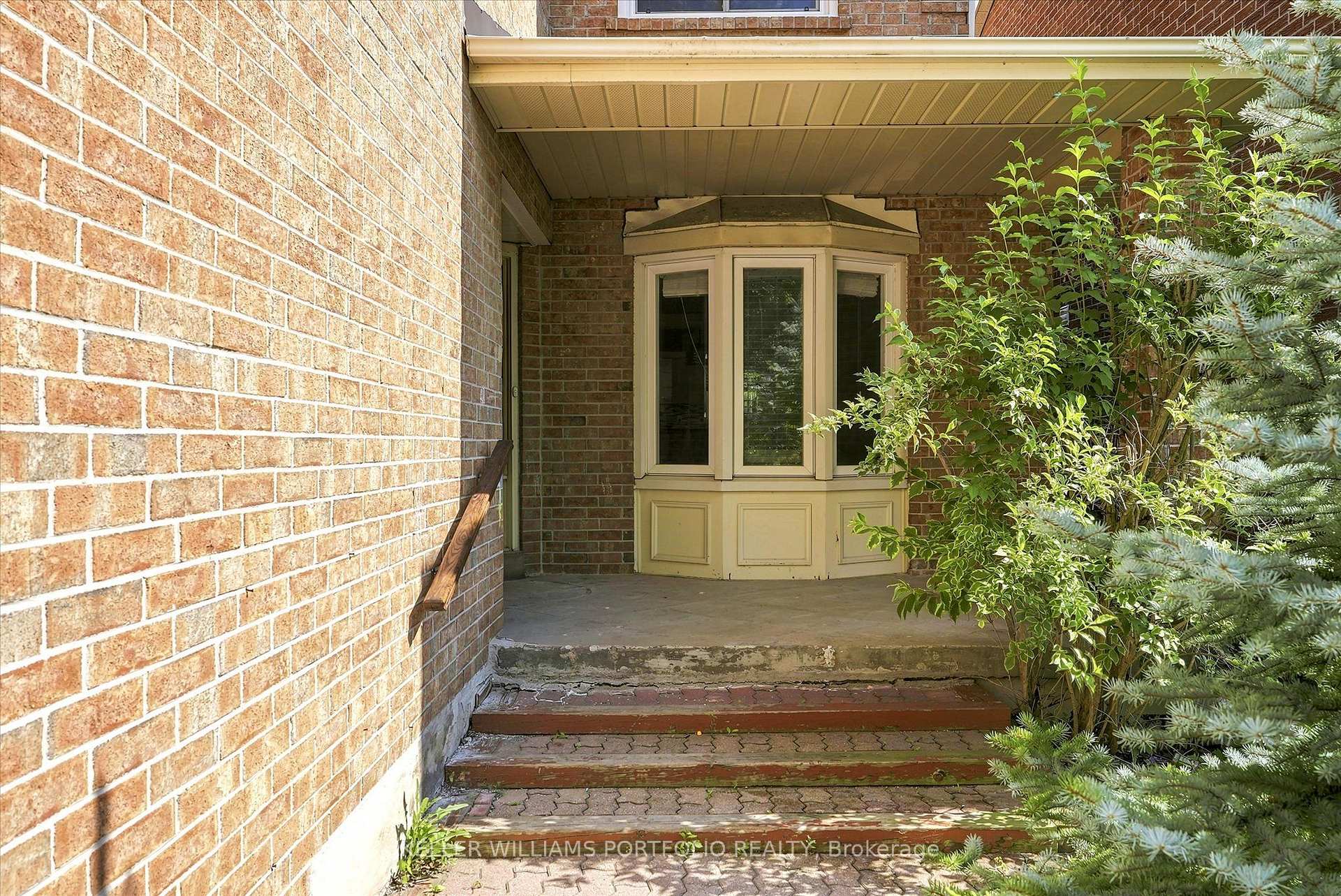 Photo 2 of 73 Jessica Gardens, Vaughan, Crestwood-Springfarm-Yorkhill — HOMEH
