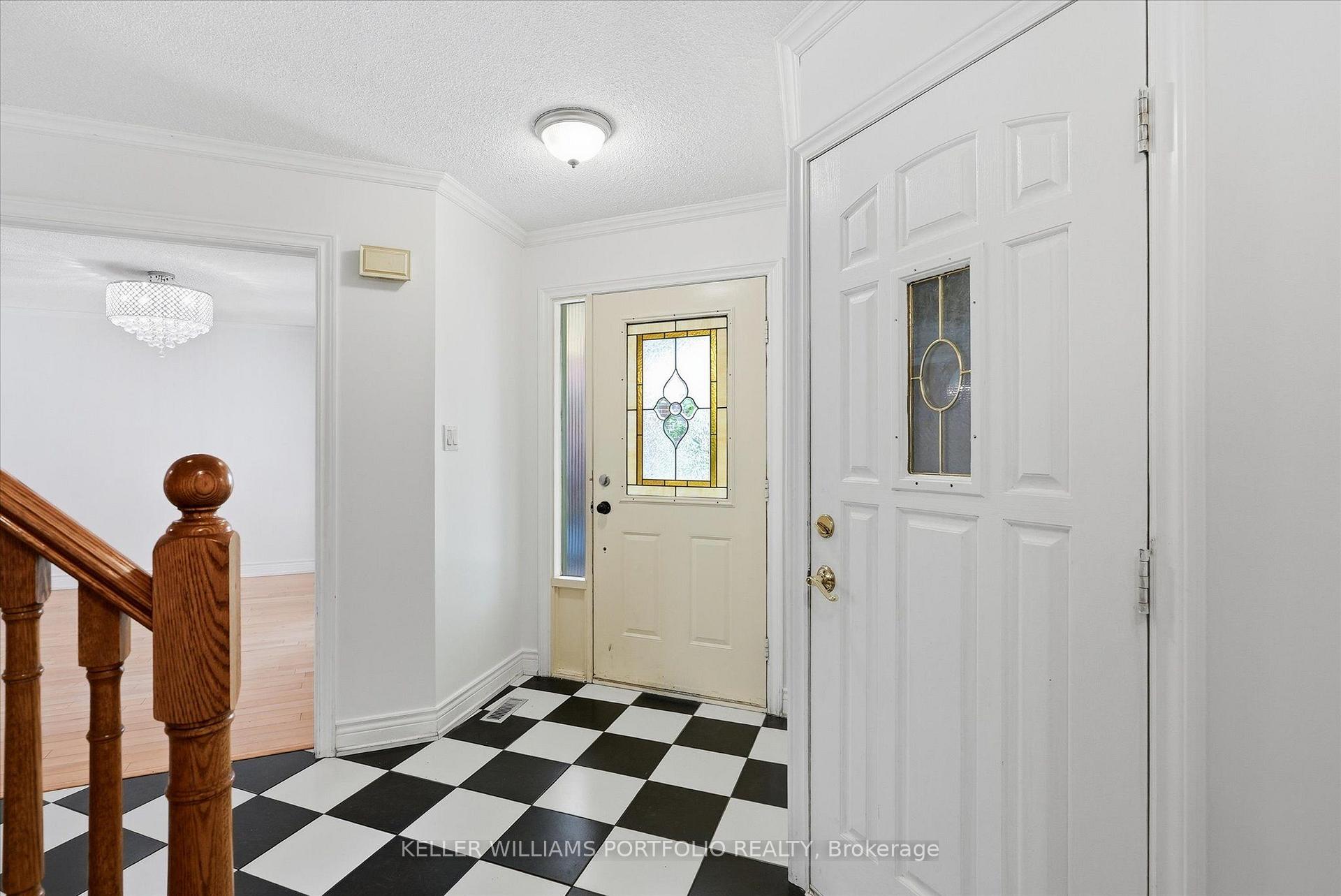 Photo 5 of 73 Jessica Gardens, Vaughan, Crestwood-Springfarm-Yorkhill — HOMEH