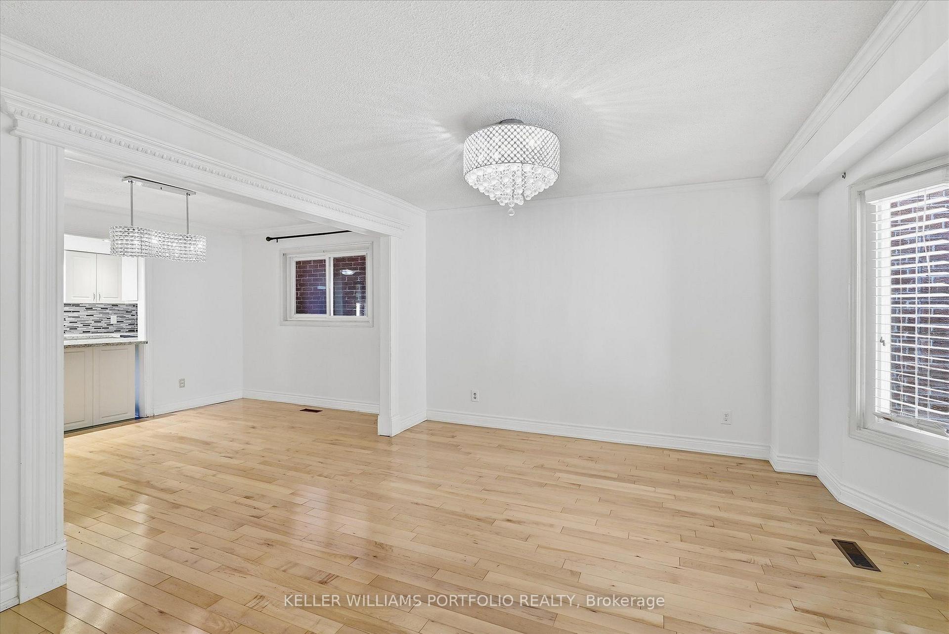 Photo 6 of 73 Jessica Gardens, Vaughan, Crestwood-Springfarm-Yorkhill — HOMEH