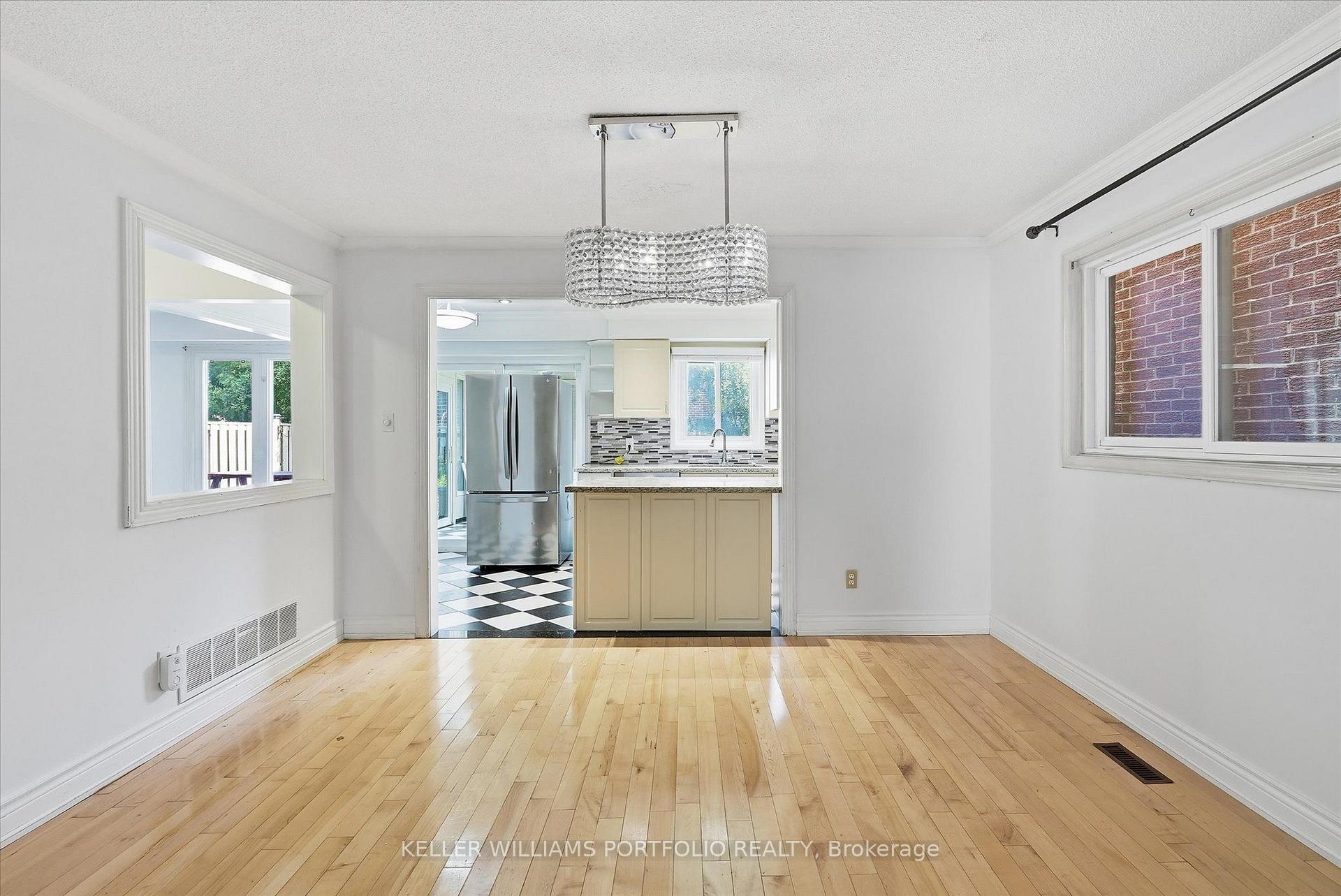Photo 8 of 73 Jessica Gardens, Vaughan, Crestwood-Springfarm-Yorkhill — HOMEH