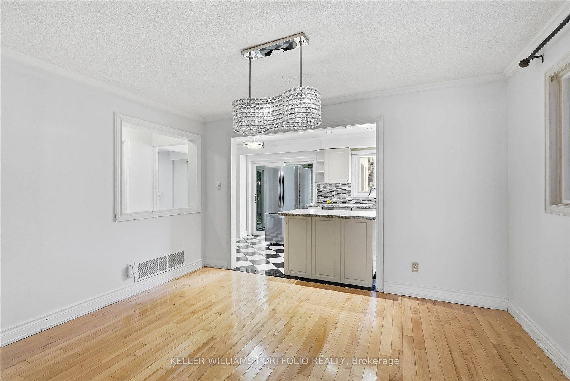 Photo 9 of 73 Jessica Gardens, Vaughan, Crestwood-Springfarm-Yorkhill — HOMEH