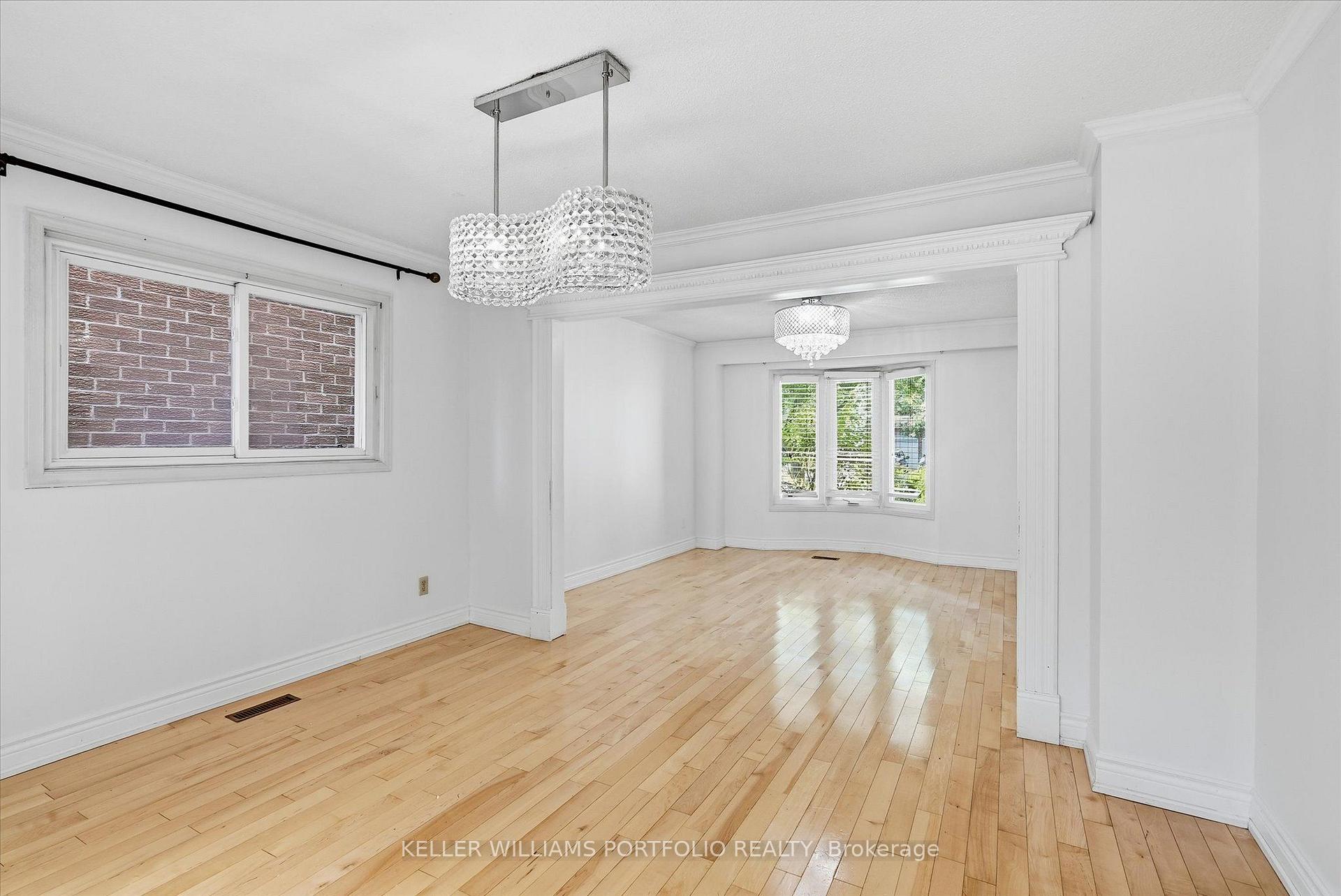 Photo 10 of 73 Jessica Gardens, Vaughan, Crestwood-Springfarm-Yorkhill — HOMEH