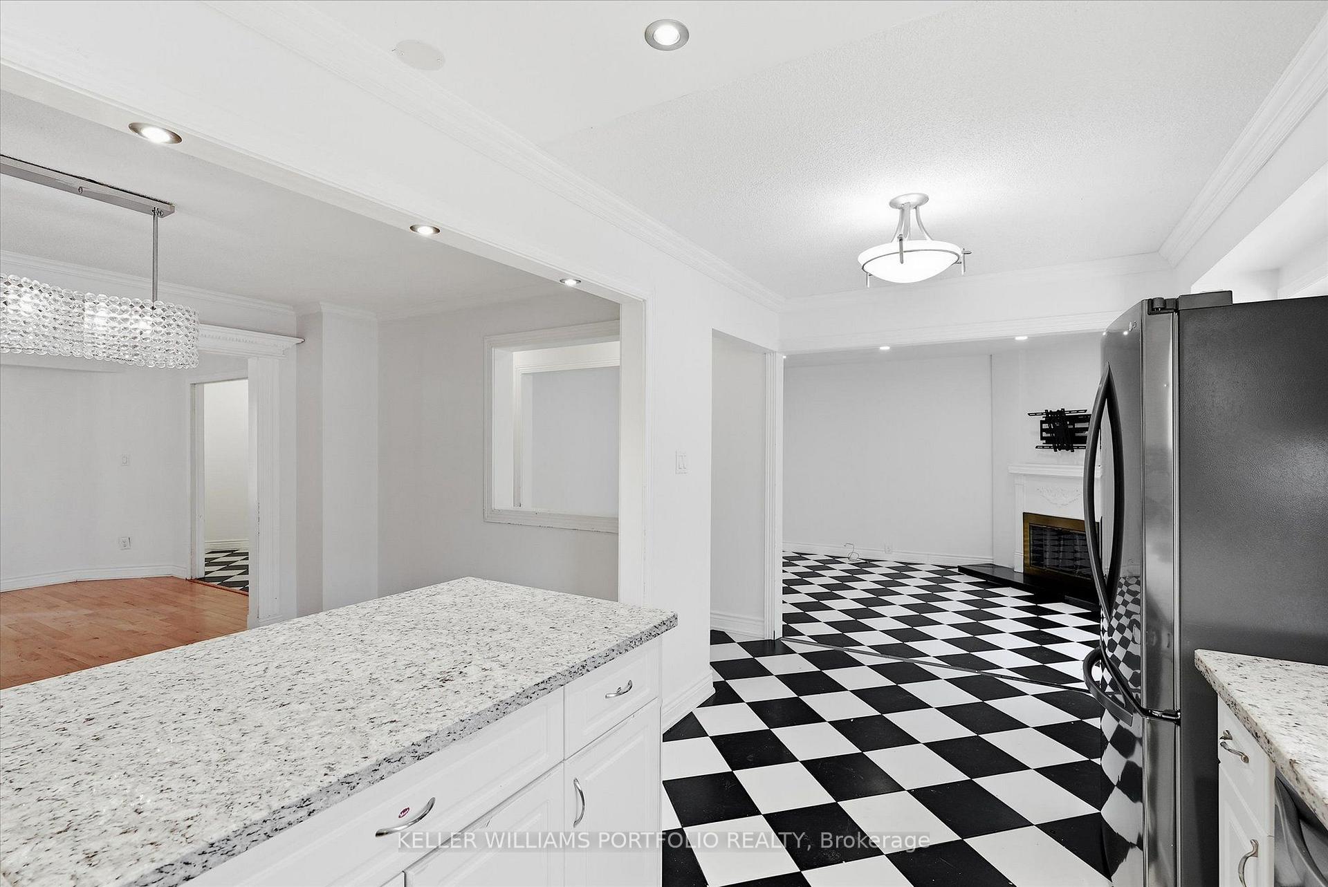 Photo 13 of 73 Jessica Gardens, Vaughan, Crestwood-Springfarm-Yorkhill — HOMEH