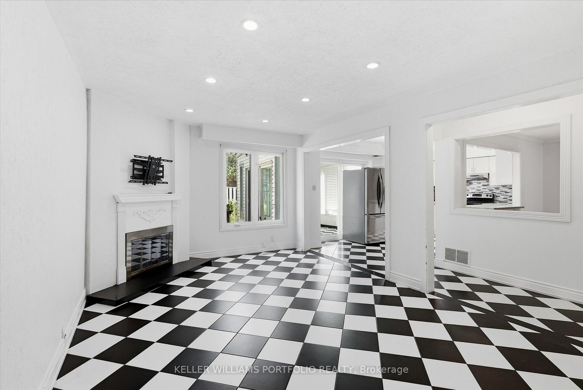 Photo 15 of 73 Jessica Gardens, Vaughan, Crestwood-Springfarm-Yorkhill — HOMEH