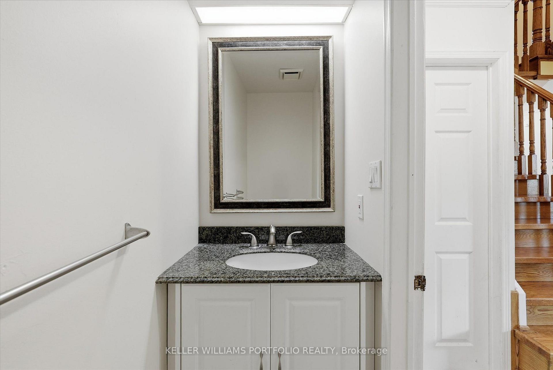 Photo 16 of 73 Jessica Gardens, Vaughan, Crestwood-Springfarm-Yorkhill — HOMEH