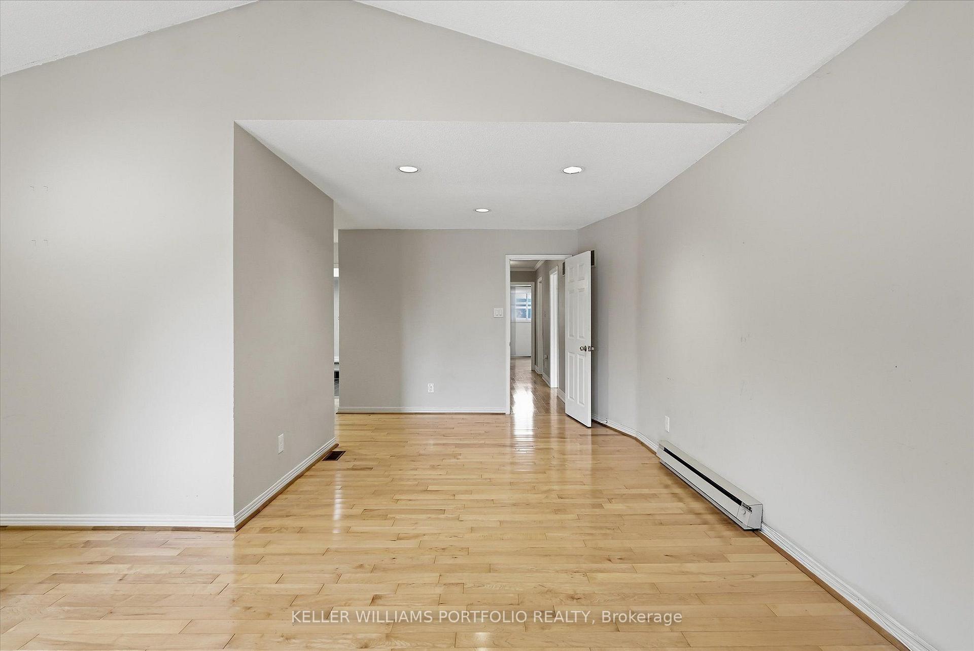 Photo 23 of 73 Jessica Gardens, Vaughan, Crestwood-Springfarm-Yorkhill — HOMEH