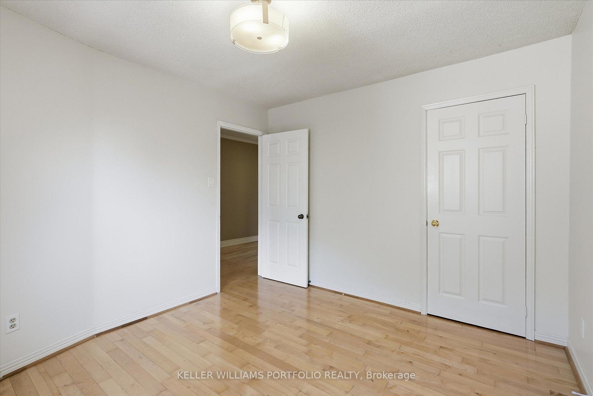 Photo 24 of 73 Jessica Gardens, Vaughan, Crestwood-Springfarm-Yorkhill — HOMEH