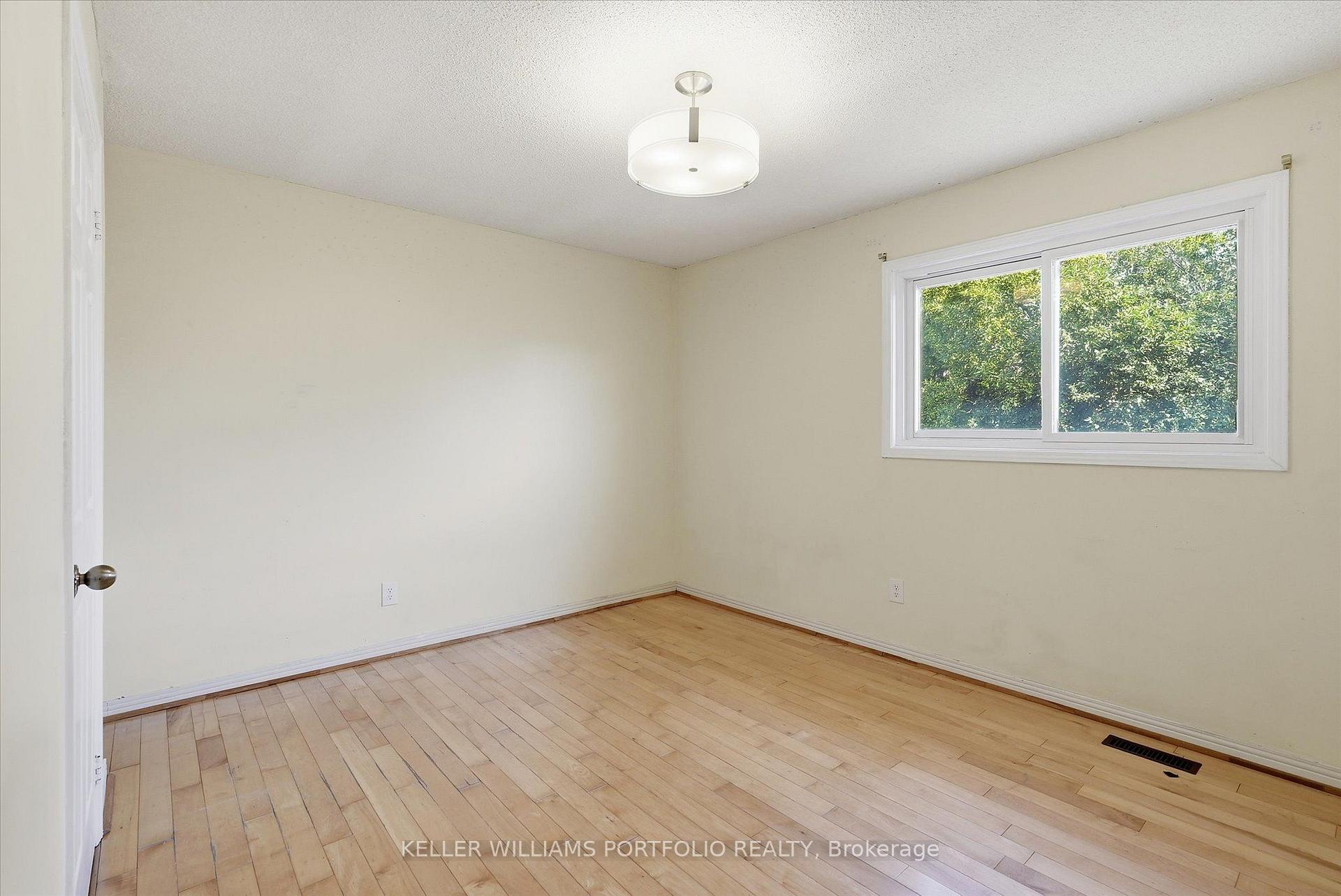 Photo 25 of 73 Jessica Gardens, Vaughan, Crestwood-Springfarm-Yorkhill — HOMEH
