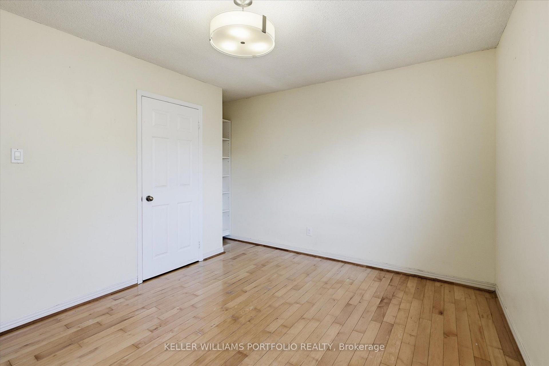 Photo 26 of 73 Jessica Gardens, Vaughan, Crestwood-Springfarm-Yorkhill — HOMEH