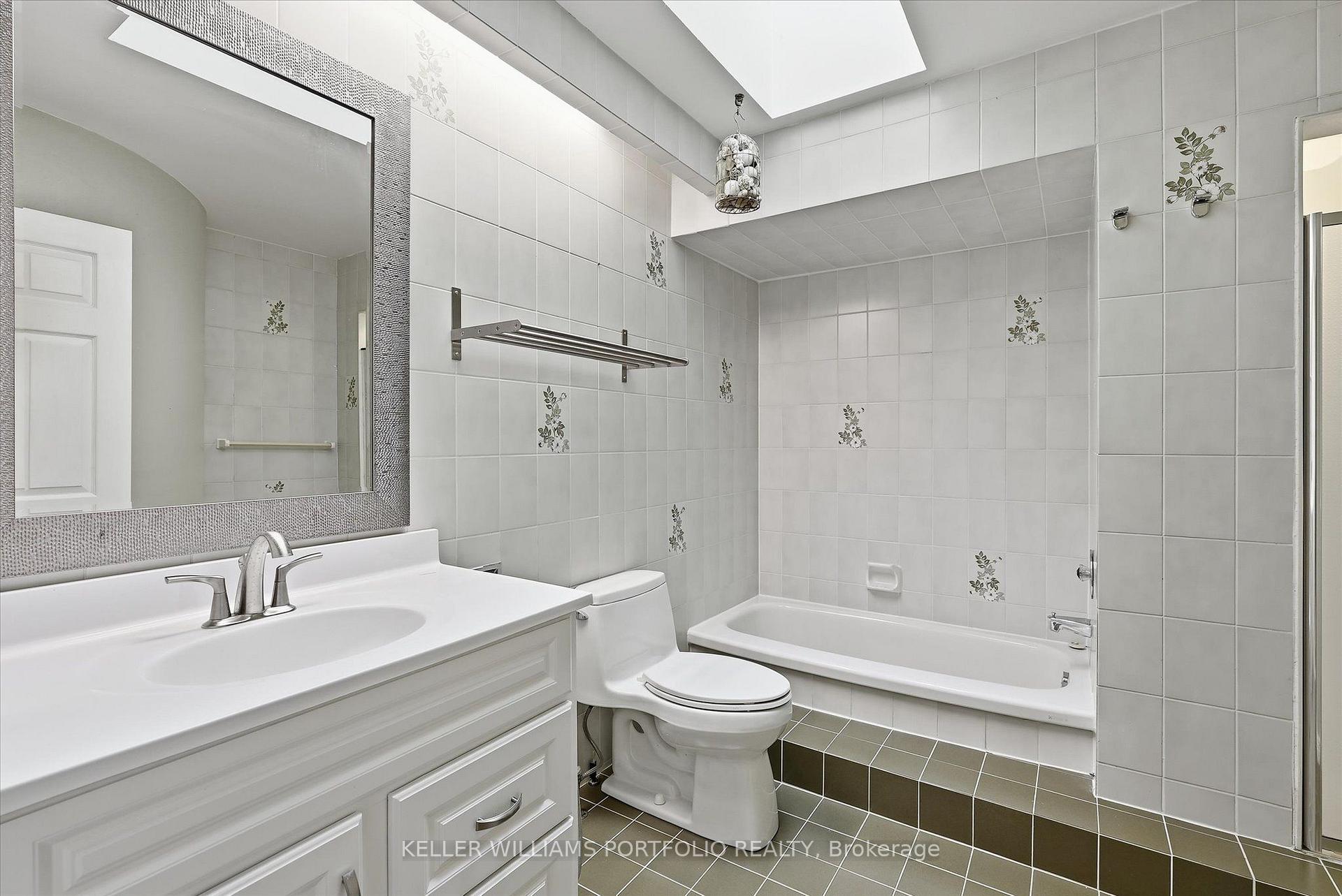 Photo 31 of 73 Jessica Gardens, Vaughan, Crestwood-Springfarm-Yorkhill — HOMEH