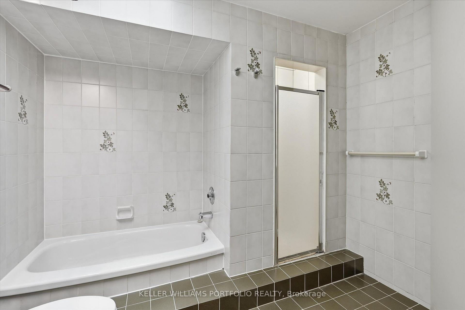 Photo 32 of 73 Jessica Gardens, Vaughan, Crestwood-Springfarm-Yorkhill — HOMEH