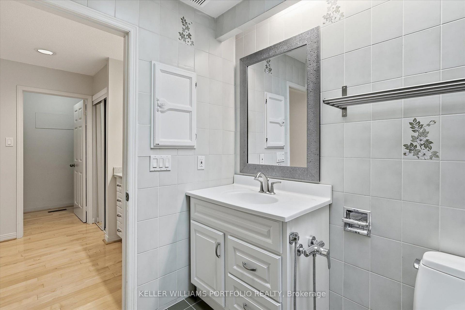 Photo 33 of 73 Jessica Gardens, Vaughan, Crestwood-Springfarm-Yorkhill — HOMEH