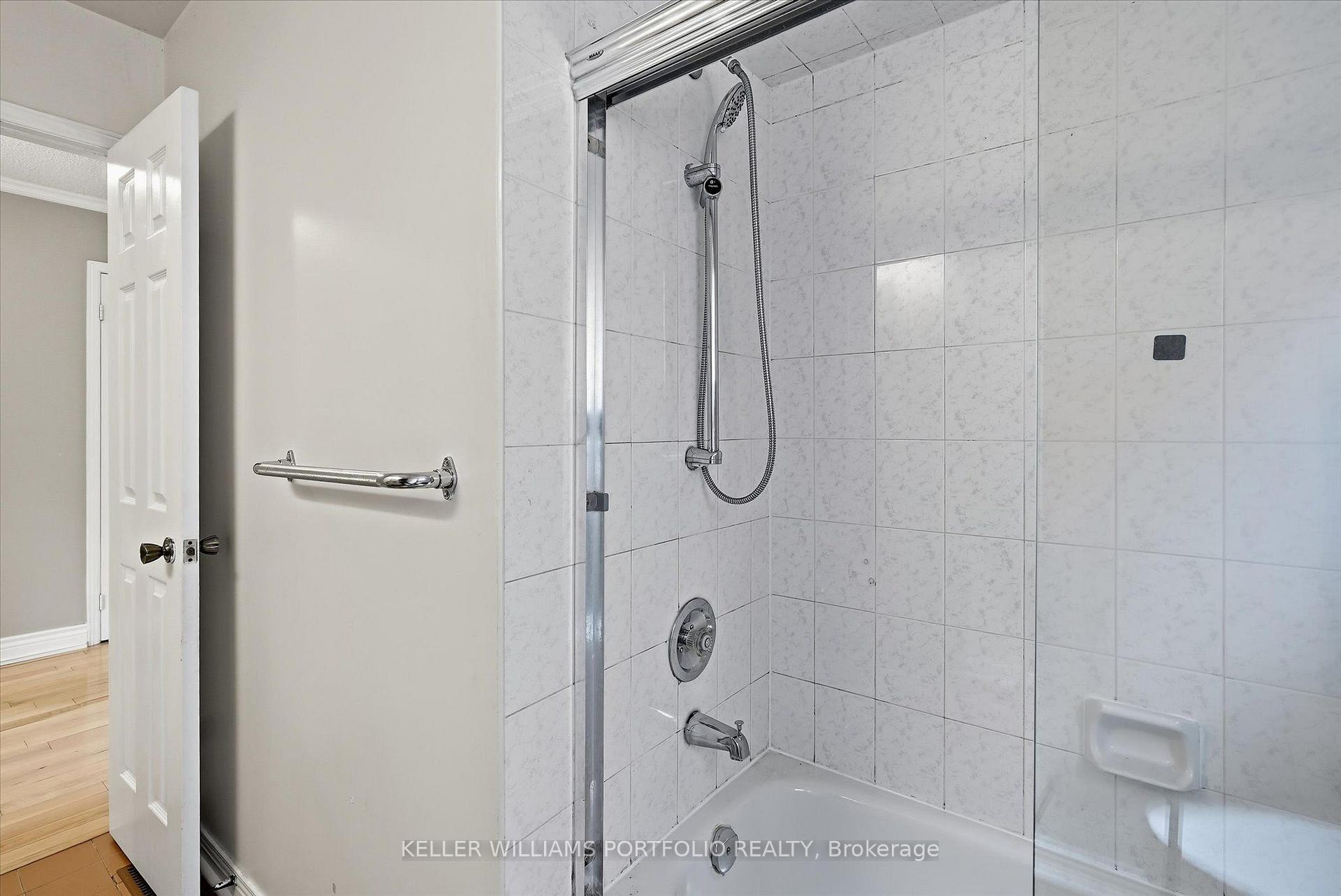 Photo 35 of 73 Jessica Gardens, Vaughan, Crestwood-Springfarm-Yorkhill — HOMEH