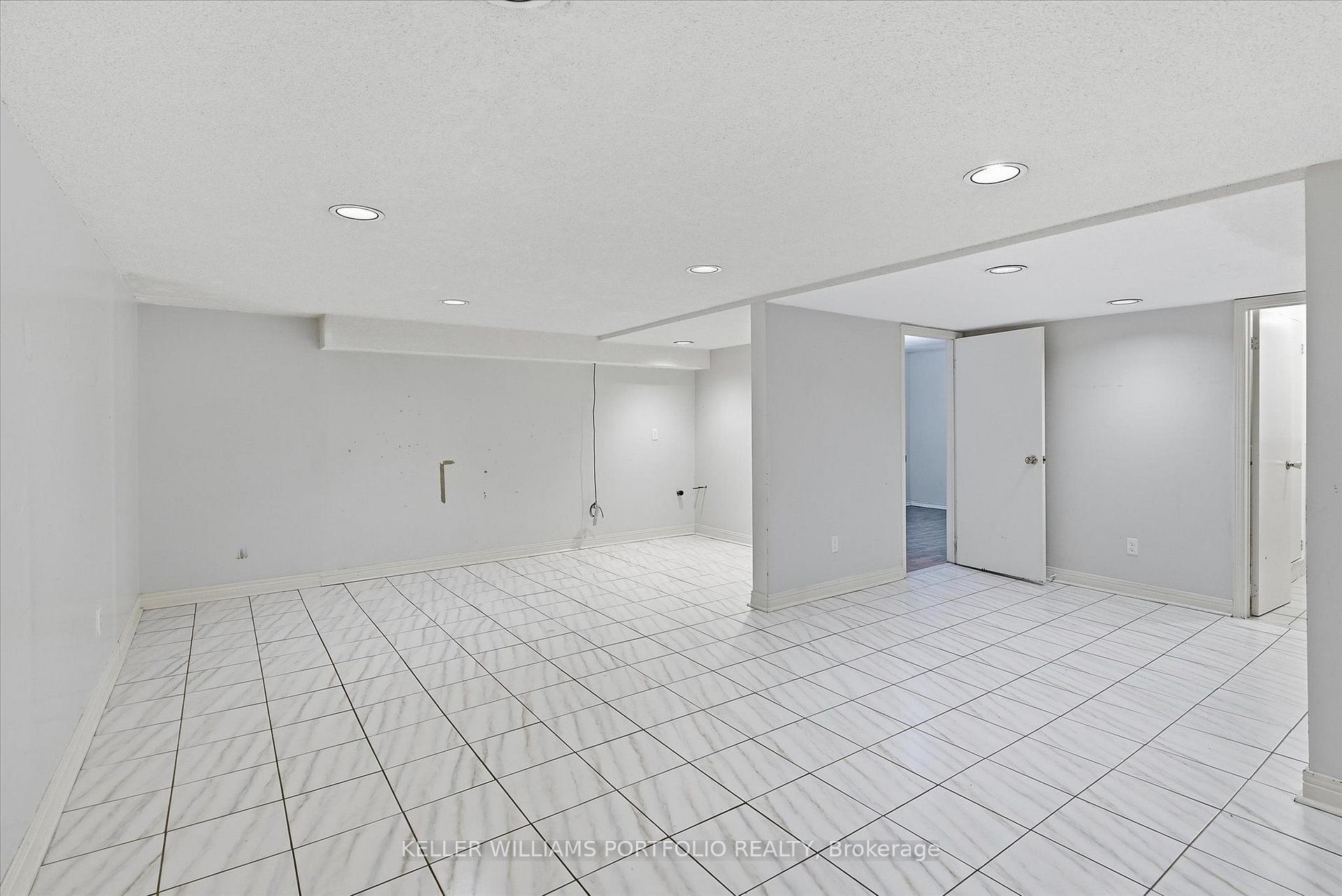 Photo 36 of 73 Jessica Gardens, Vaughan, Crestwood-Springfarm-Yorkhill — HOMEH