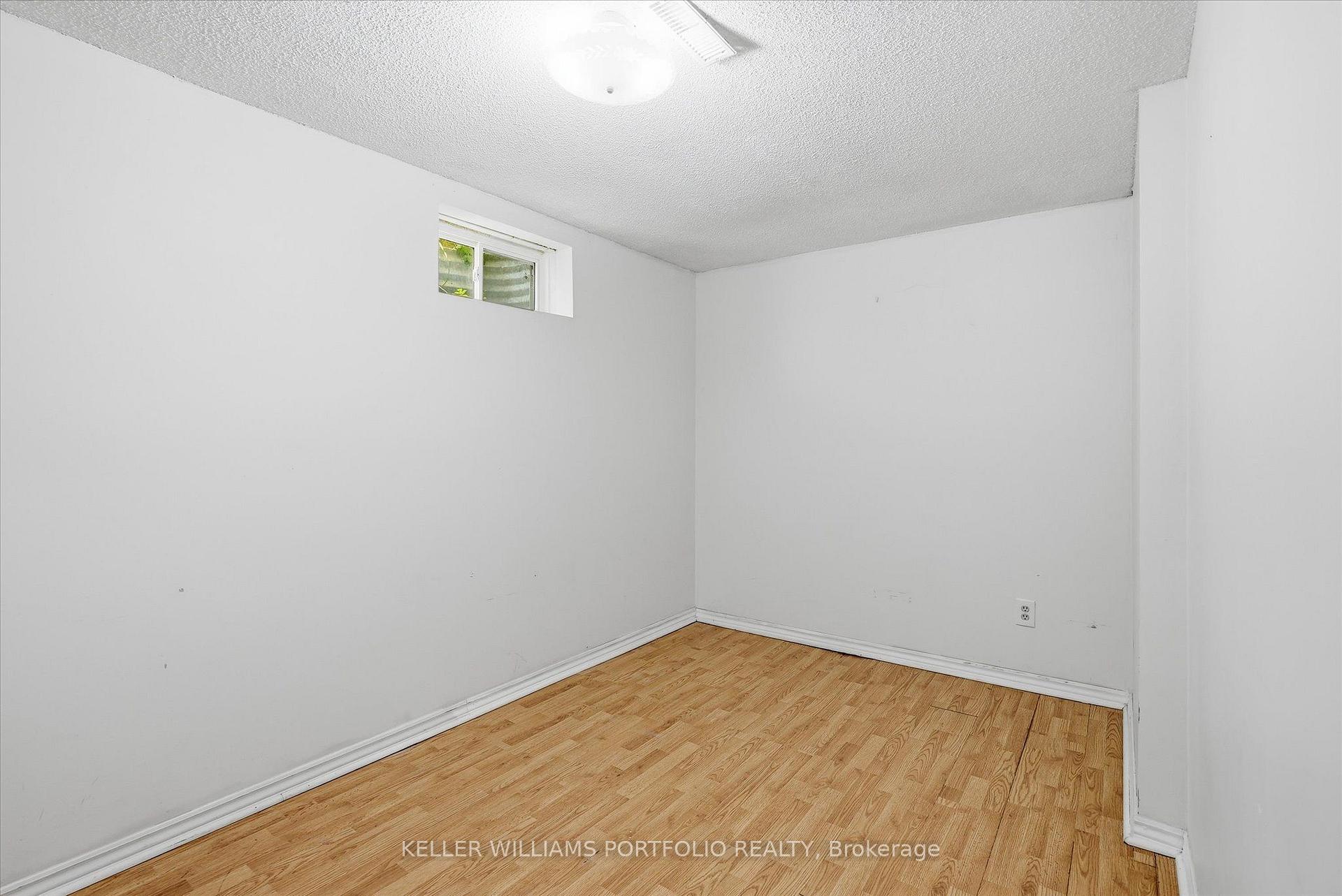 Photo 38 of 73 Jessica Gardens, Vaughan, Crestwood-Springfarm-Yorkhill — HOMEH