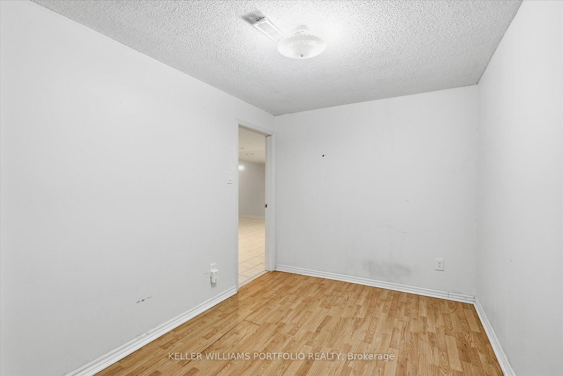 Photo 39 of 73 Jessica Gardens, Vaughan, Crestwood-Springfarm-Yorkhill — HOMEH