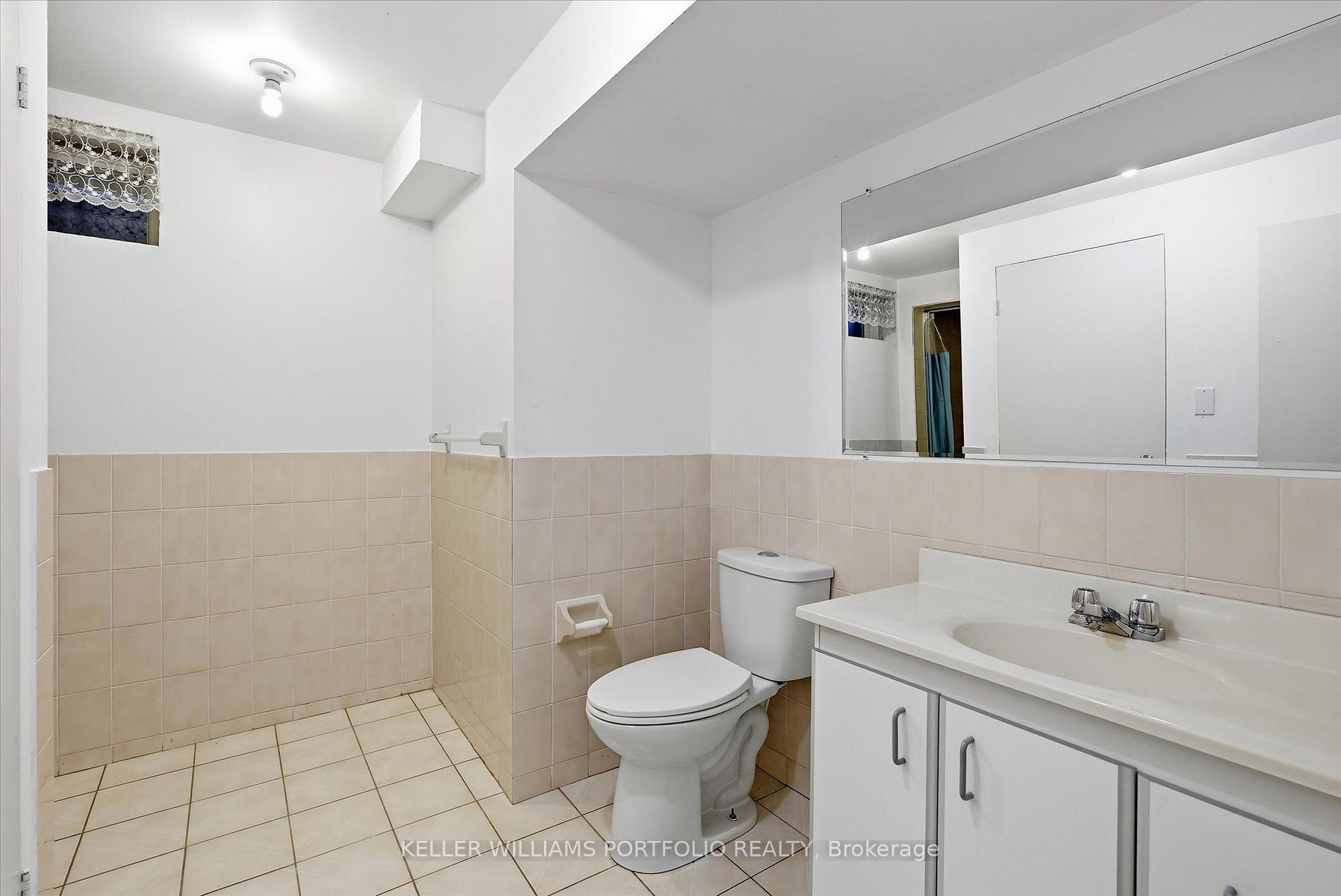 Photo 40 of 73 Jessica Gardens, Vaughan, Crestwood-Springfarm-Yorkhill — HOMEH