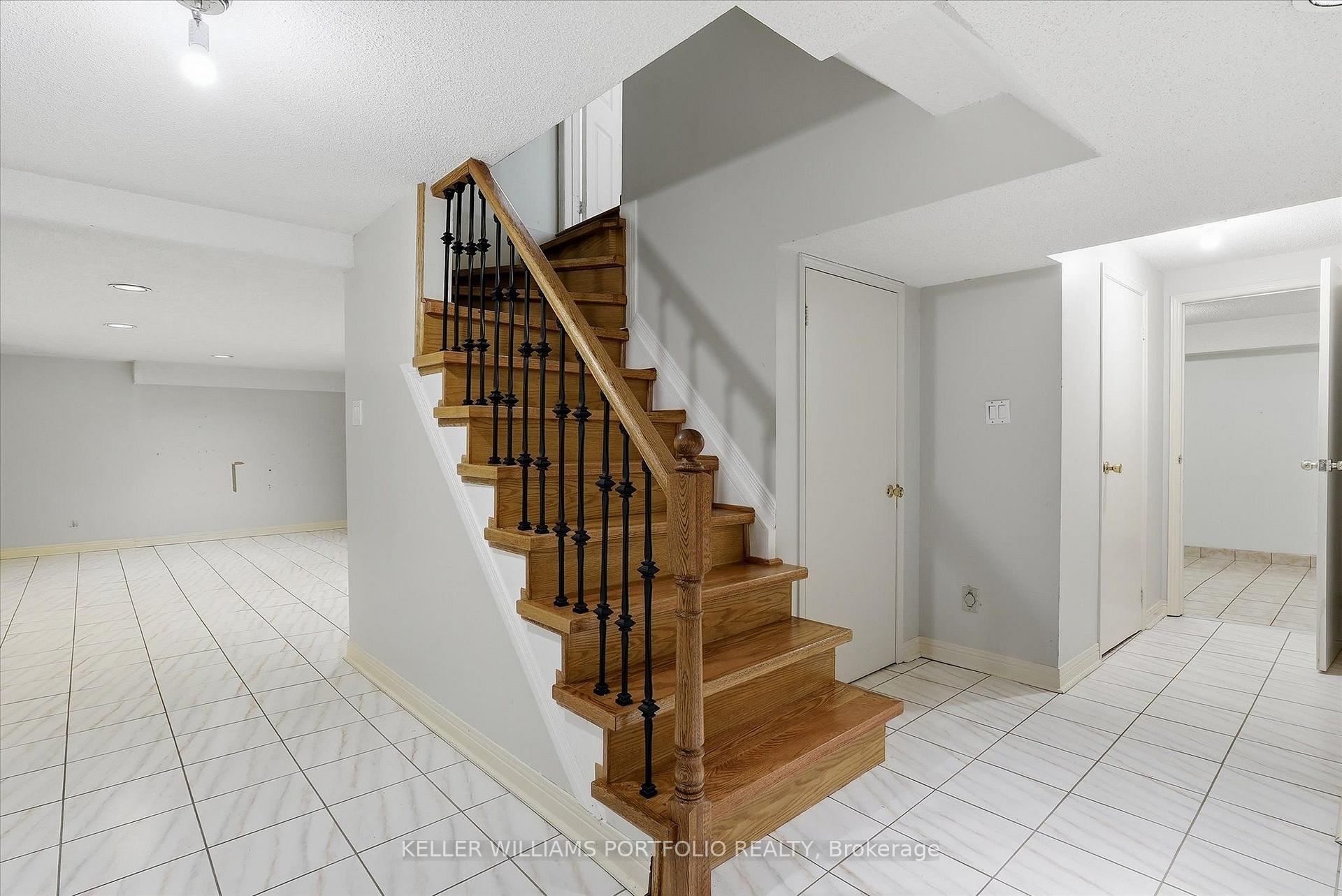 Photo 41 of 73 Jessica Gardens, Vaughan, Crestwood-Springfarm-Yorkhill — HOMEH
