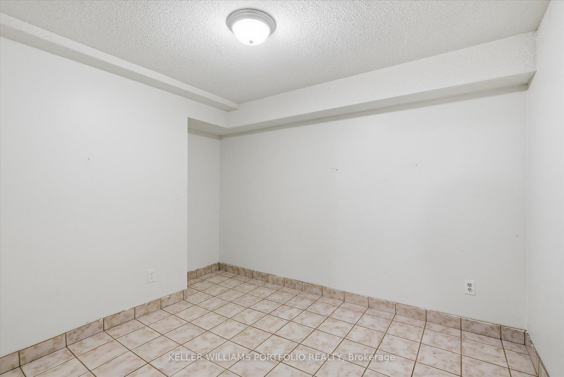 Photo 42 of 73 Jessica Gardens, Vaughan, Crestwood-Springfarm-Yorkhill — HOMEH
