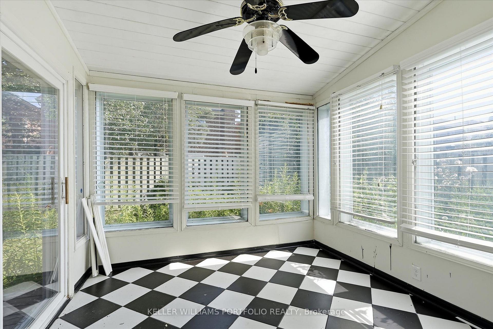 Photo 45 of 73 Jessica Gardens, Vaughan, Crestwood-Springfarm-Yorkhill — HOMEH