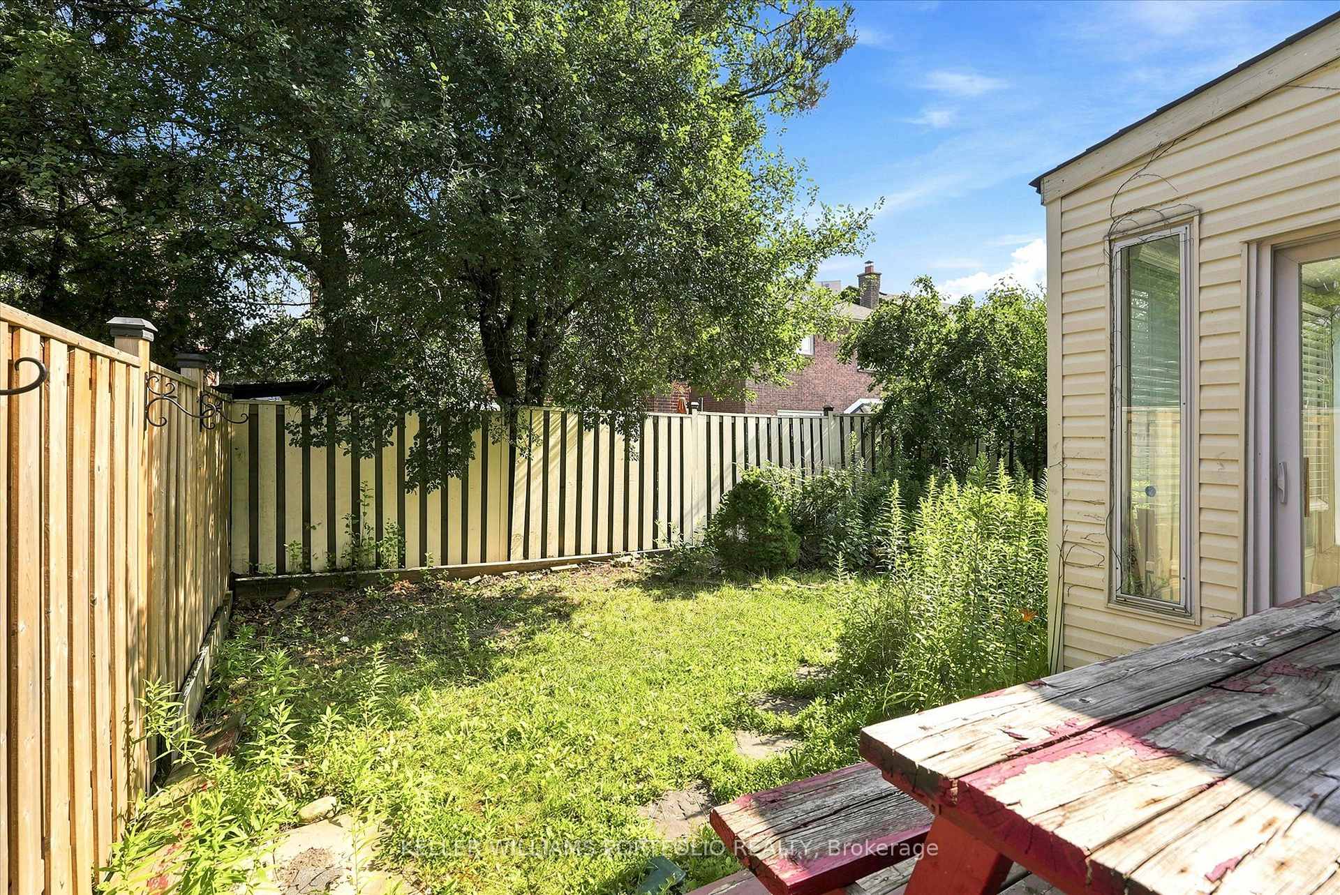 Photo 46 of 73 Jessica Gardens, Vaughan, Crestwood-Springfarm-Yorkhill — HOMEH