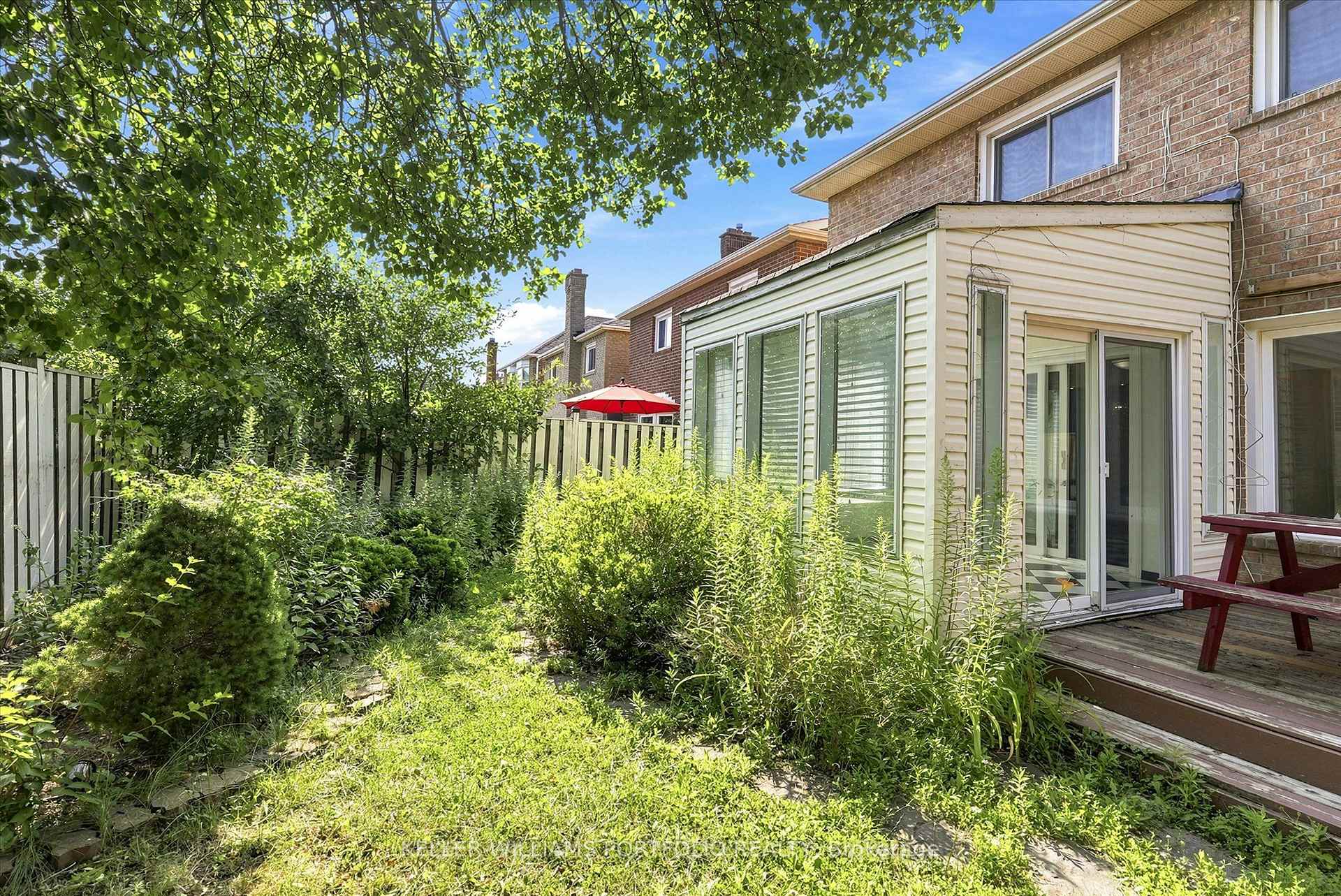 Photo 48 of 73 Jessica Gardens, Vaughan, Crestwood-Springfarm-Yorkhill — HOMEH