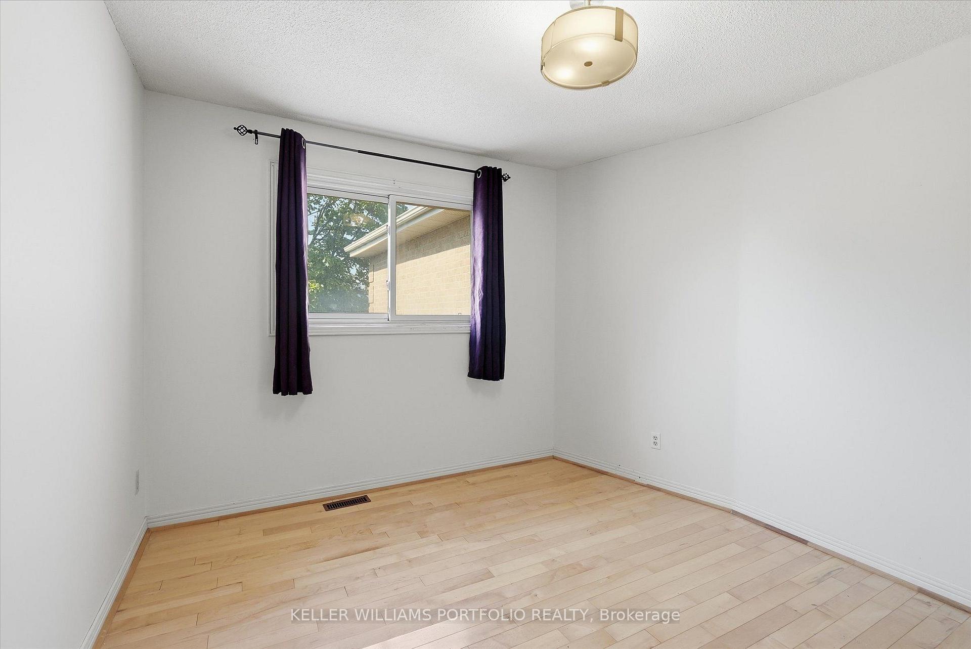Photo 50 of 73 Jessica Gardens, Vaughan, Crestwood-Springfarm-Yorkhill — HOMEH